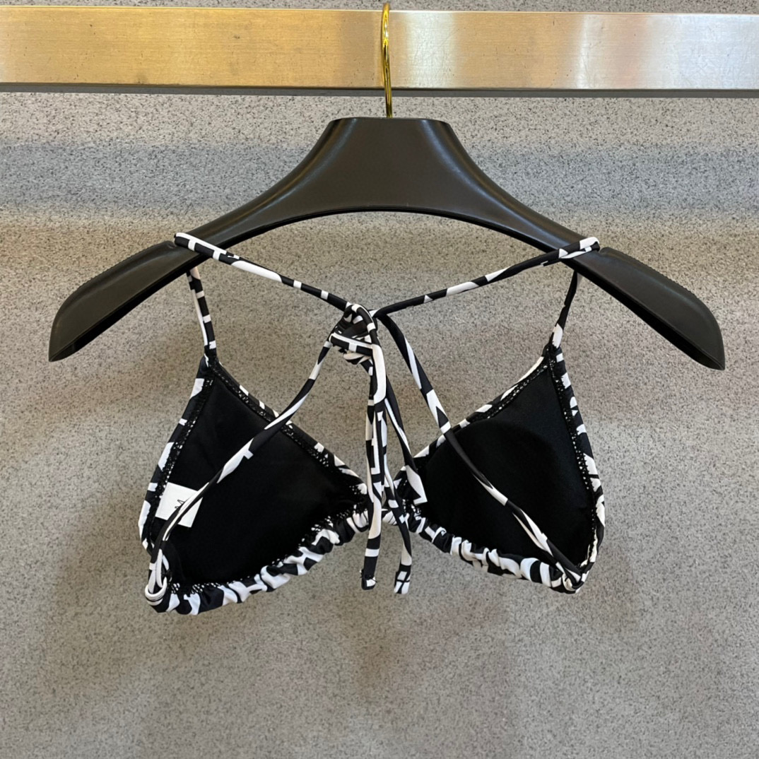  范思哲新款比基尼泳衣 👙❤️😍🥰适合多种场景的游泳衣🏊‍♀️海边 游泳池 温泉 水上乐园 漂流都可以😌