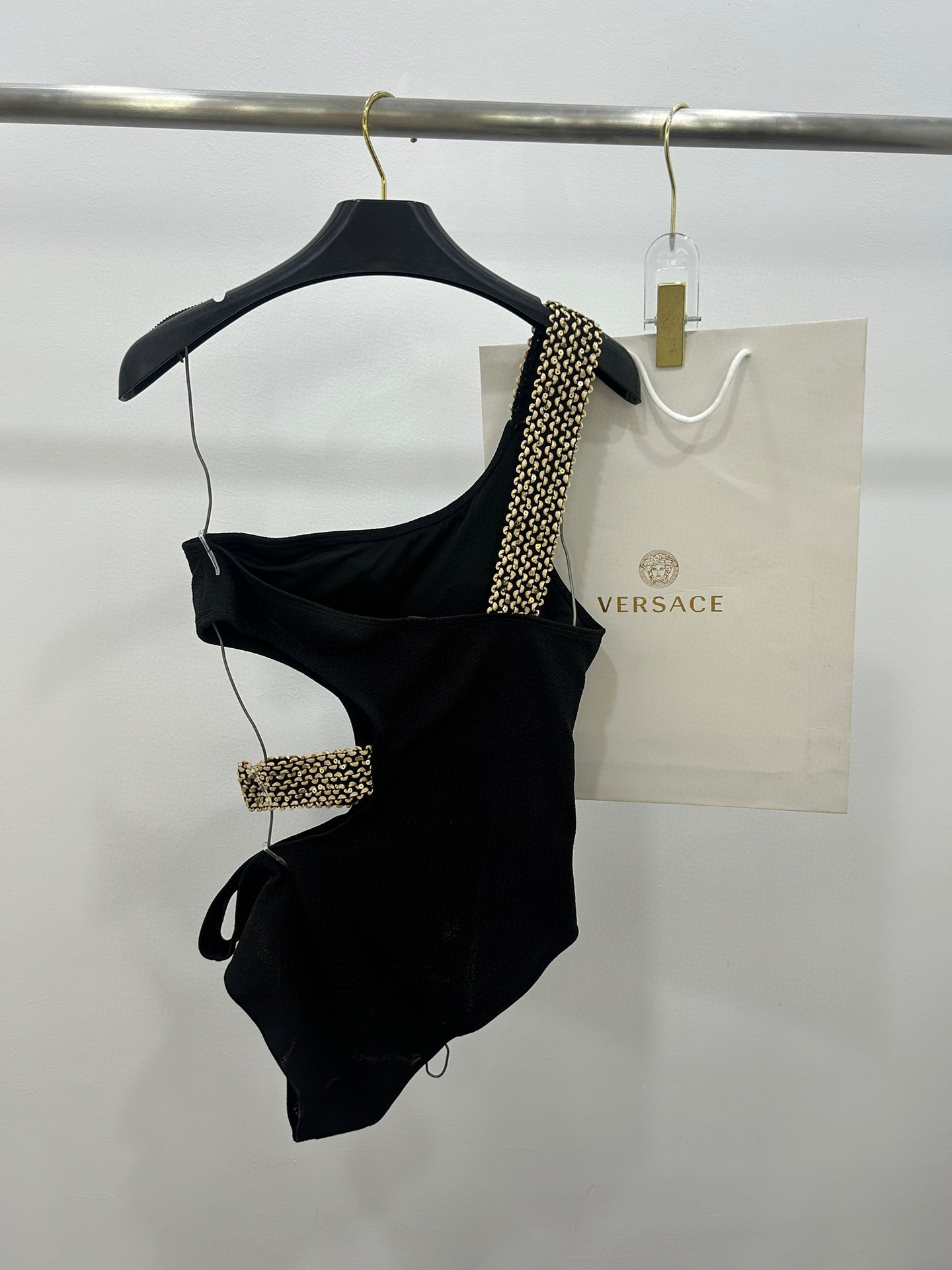  范思哲新款连体泳衣 👙❤️😍🥰适合多种场景的游泳衣🏊‍♀️海边 游泳池 温泉 水上乐园 漂流都可以😌内