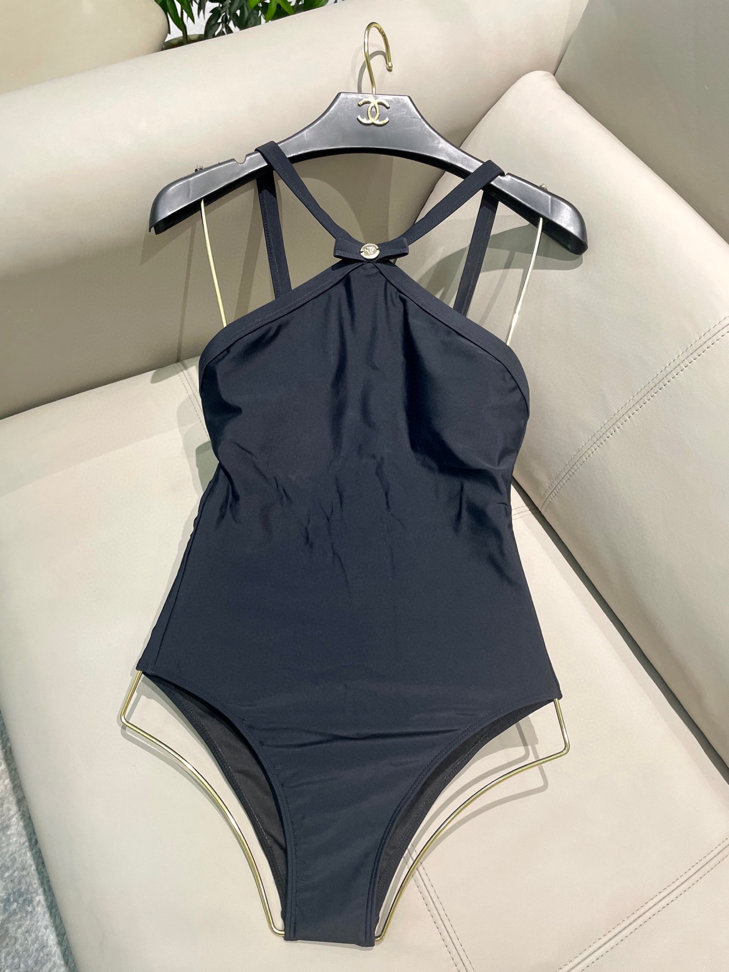  范思哲😍🥰适合多种场景的游泳衣🏊‍♀️海边 游泳池 温泉 水上乐园 漂流都可以😌内搭也完全可以 连体设