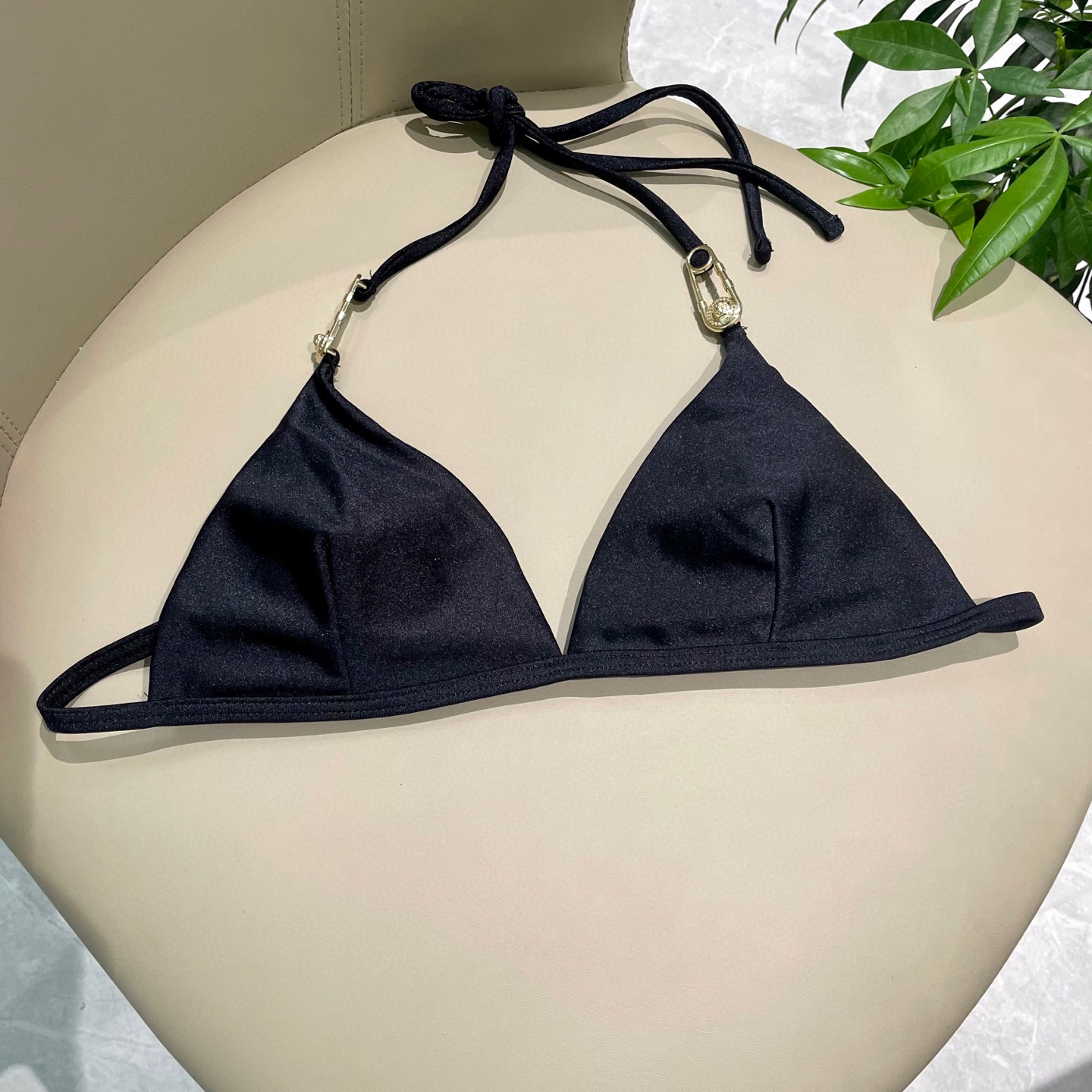  范思哲😍🥰适合多种场景的游泳衣🏊‍♀️海边 游泳池 温泉 水上乐园 漂流都可以😌内搭也完全可以 连体设