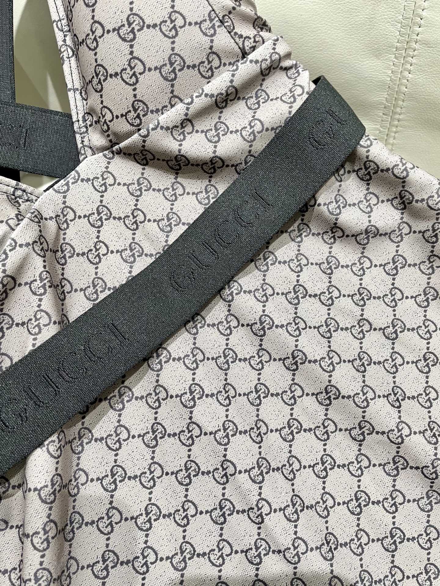  Gucci😍🥰适合多种场景的游泳衣🏊‍♀️海边 游泳池 温泉 水上乐园 漂流都可以😌内搭也完全可以 连