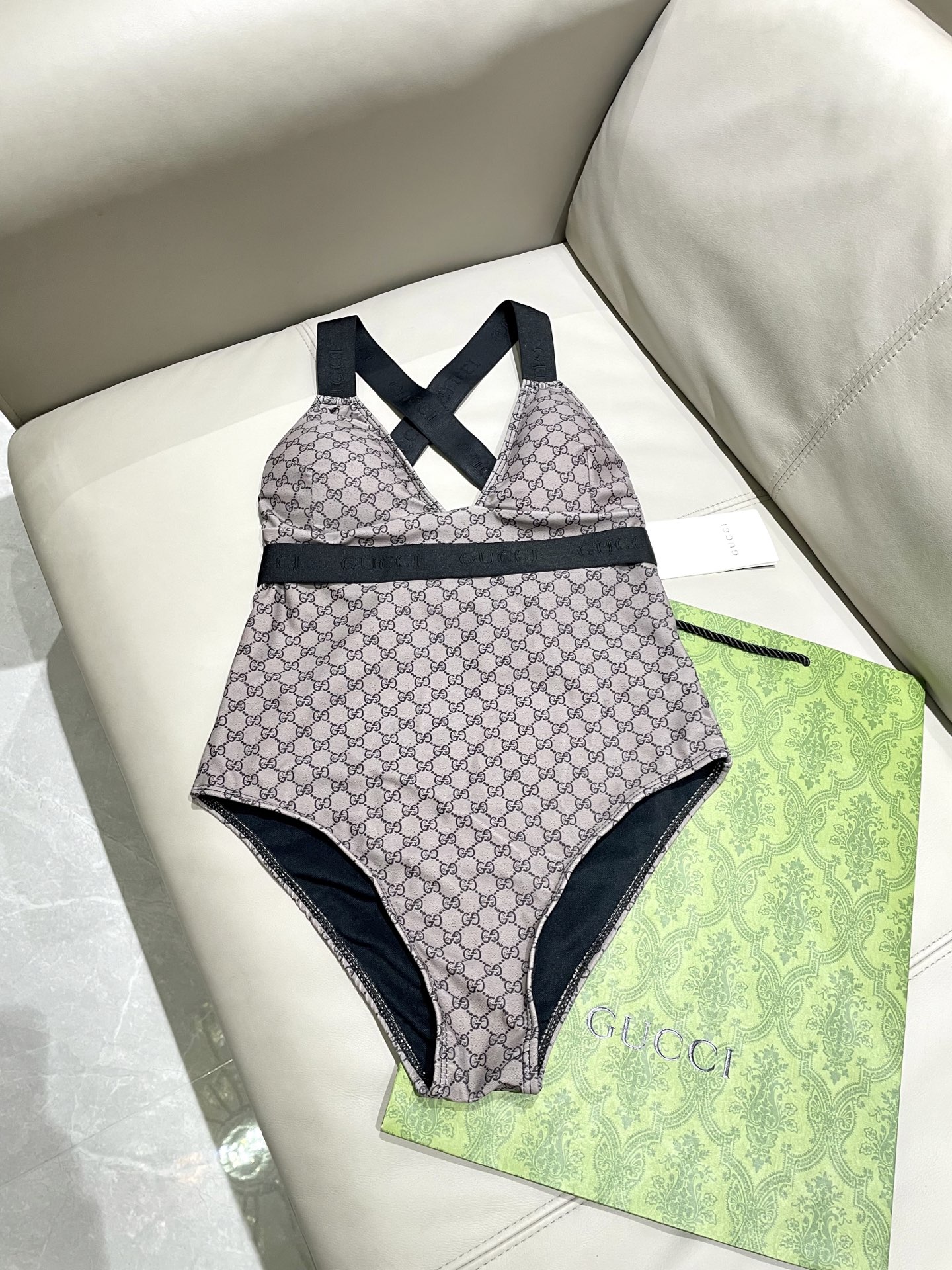  Gucci😍🥰适合多种场景的游泳衣🏊‍♀️海边 游泳池 温泉 水上乐园 漂流都可以😌内搭也完全可以 连