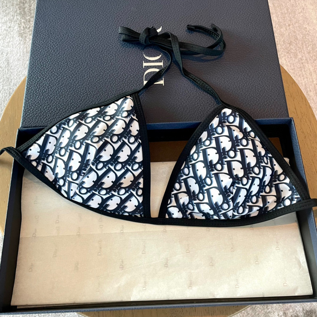  Dior比基尼👙❤️😍🥰适合多种场景的游泳衣🏊‍♀️海边 游泳池 温泉 水上乐园 漂流都可以😌内搭外穿