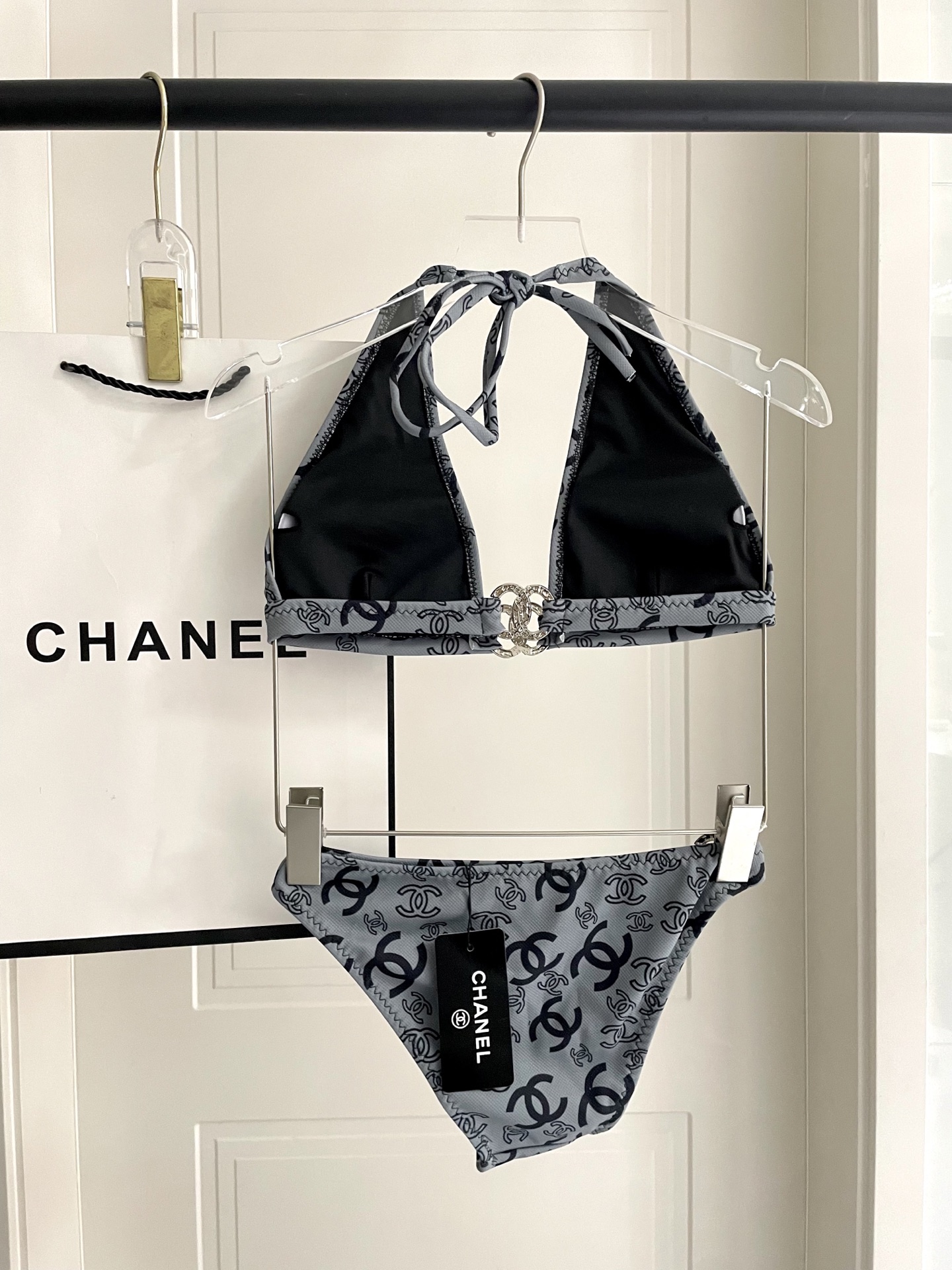  香奈儿新款连体😍🥰适合多种场景的游泳衣🏊‍♀️海边 游泳池 温泉 水上乐园 漂流都可以😌内搭也完全可以
