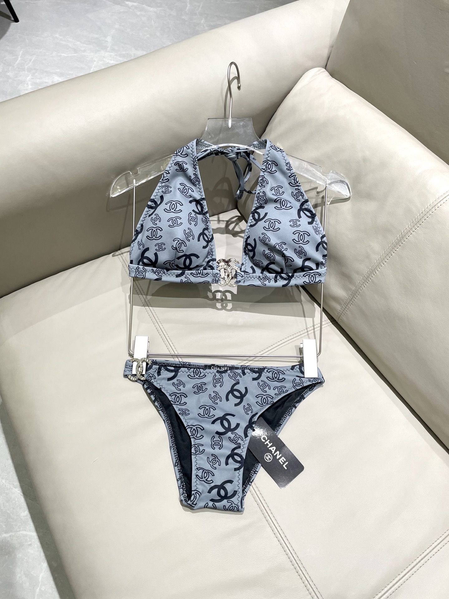  香奈儿新款连体😍🥰适合多种场景的游泳衣🏊‍♀️海边 游泳池 温泉 水上乐园 漂流都可以😌内搭也完全可以