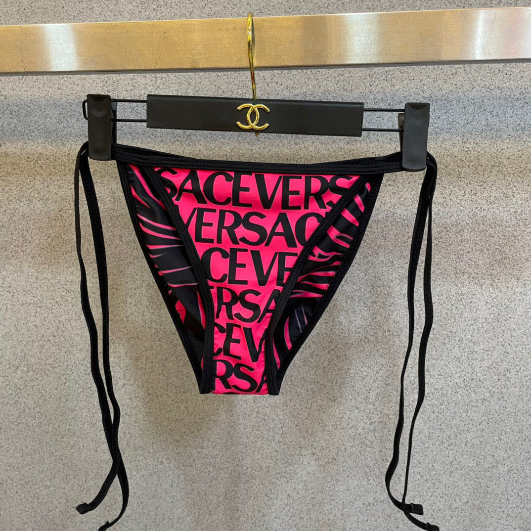  范思哲新款比基尼😍🥰适合多种场景的游泳衣🏊‍♀️海边 游泳池 温泉 水上乐园 漂流都可以😌内搭也完全可