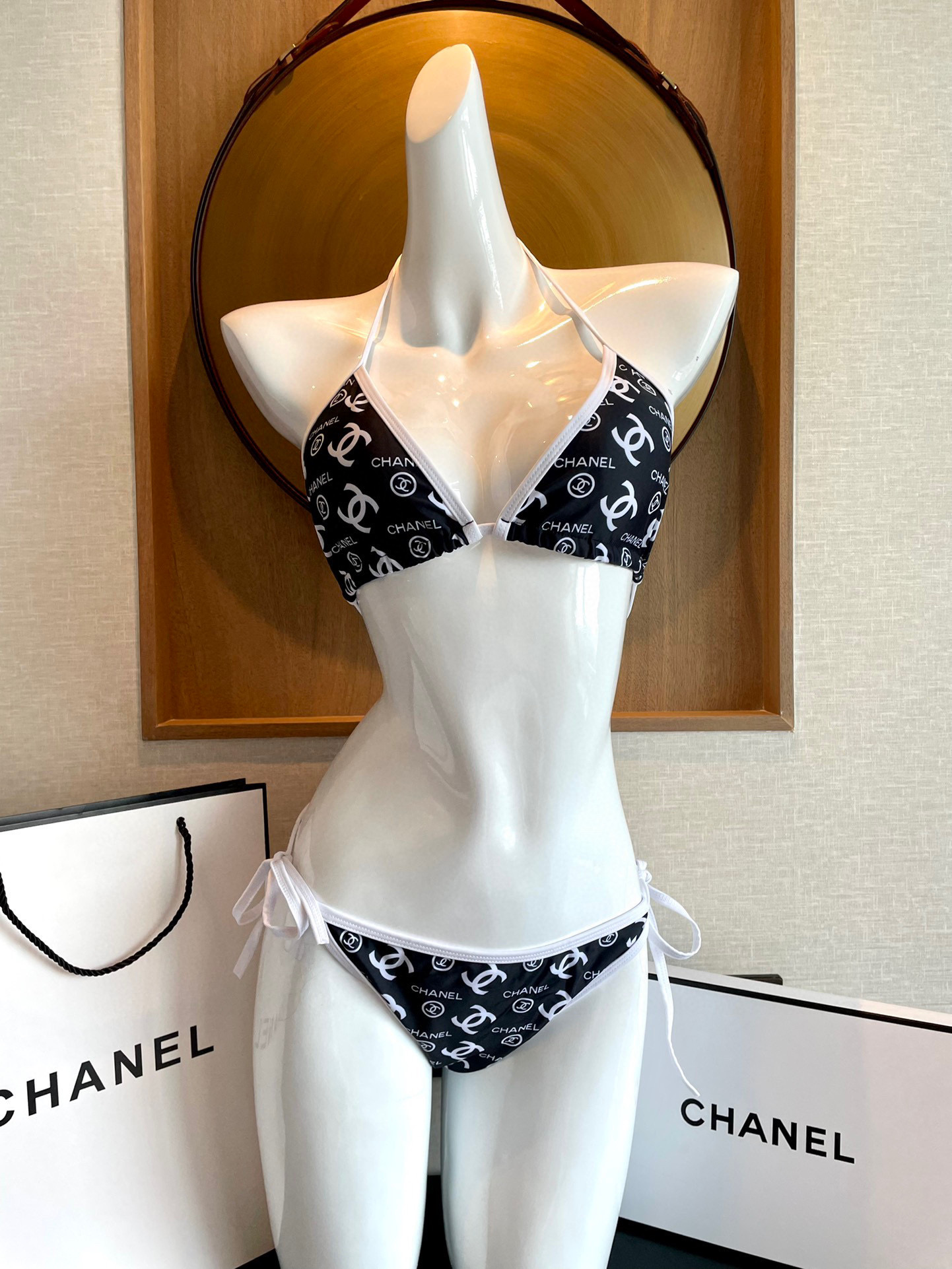  Chanel 香奈儿新款印花比基尼👙❤️😍🥰适合多种场景的游泳衣🏊‍♀️海边 游泳池 温泉 水上乐园 