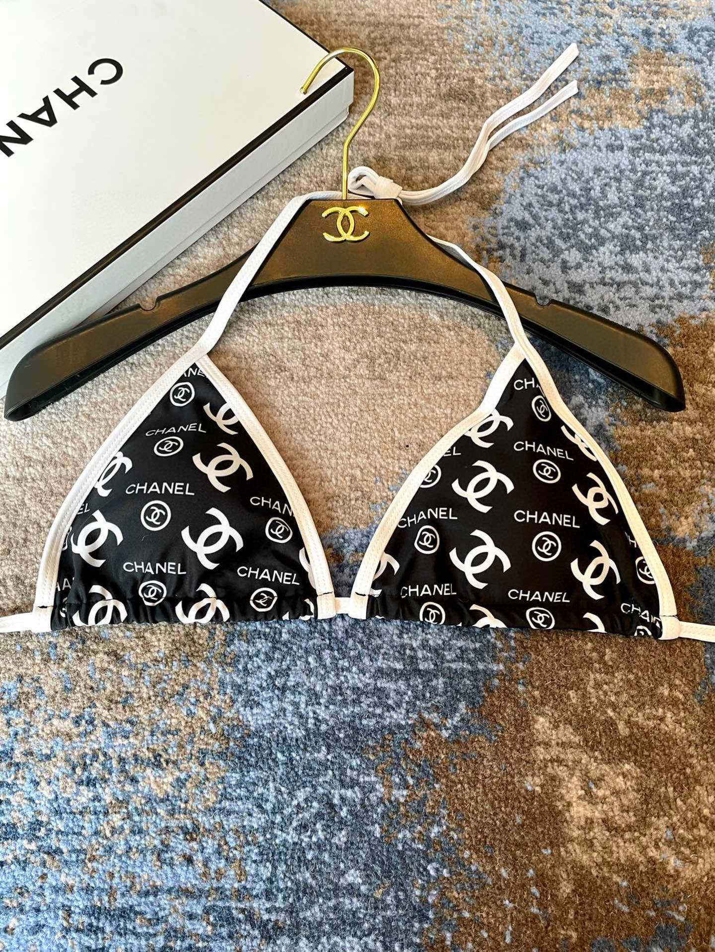  Chanel 香奈儿新款印花比基尼👙❤️😍🥰适合多种场景的游泳衣🏊‍♀️海边 游泳池 温泉 水上乐园 