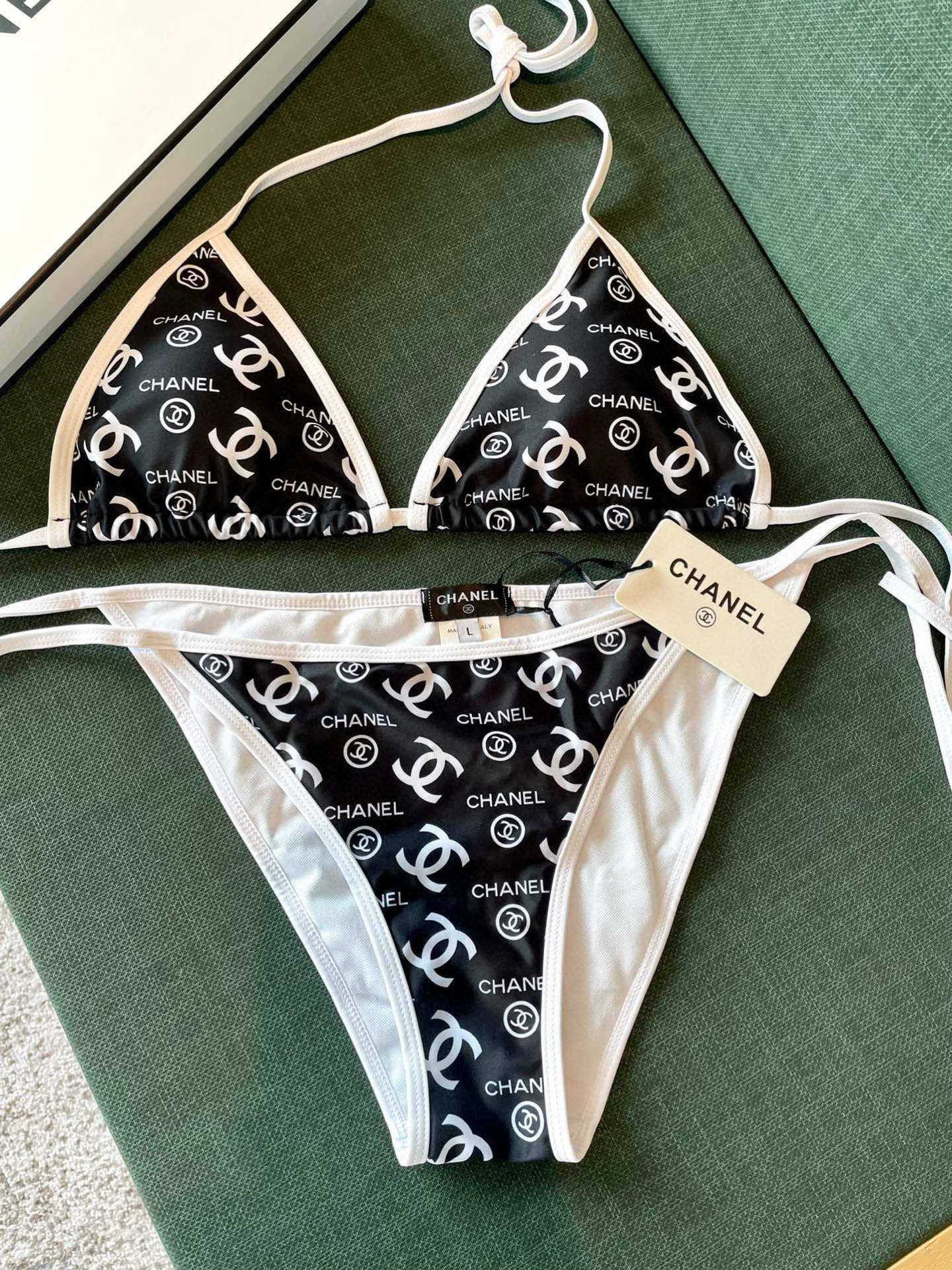  Chanel 香奈儿新款印花比基尼👙❤️😍🥰适合多种场景的游泳衣🏊‍♀️海边 游泳池 温泉 水上乐园 