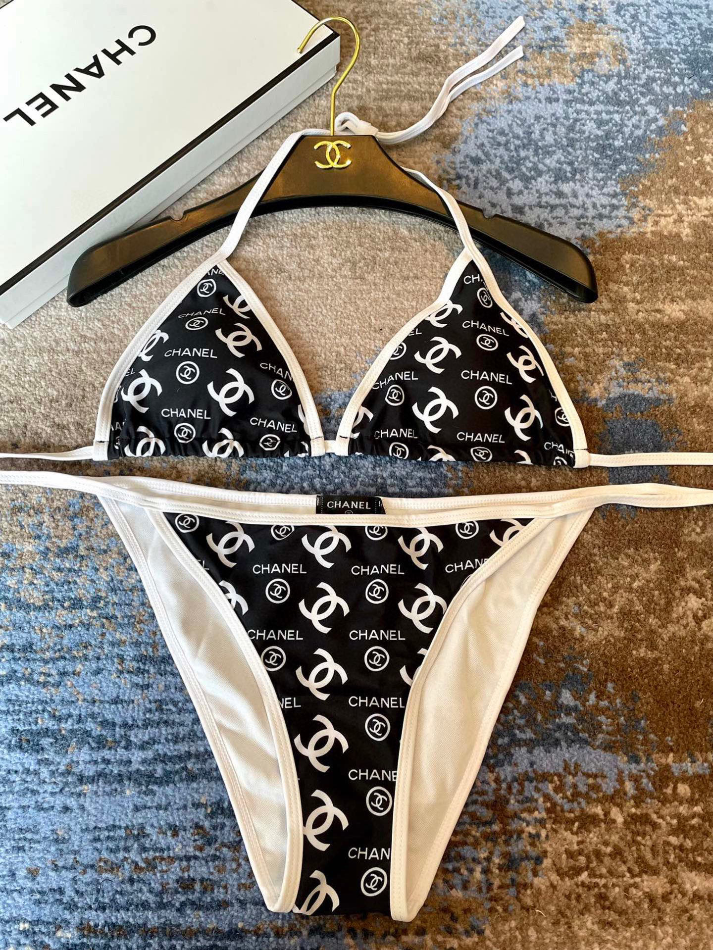  Chanel 香奈儿新款印花比基尼👙❤️😍🥰适合多种场景的游泳衣🏊‍♀️海边 游泳池 温泉 水上乐园 