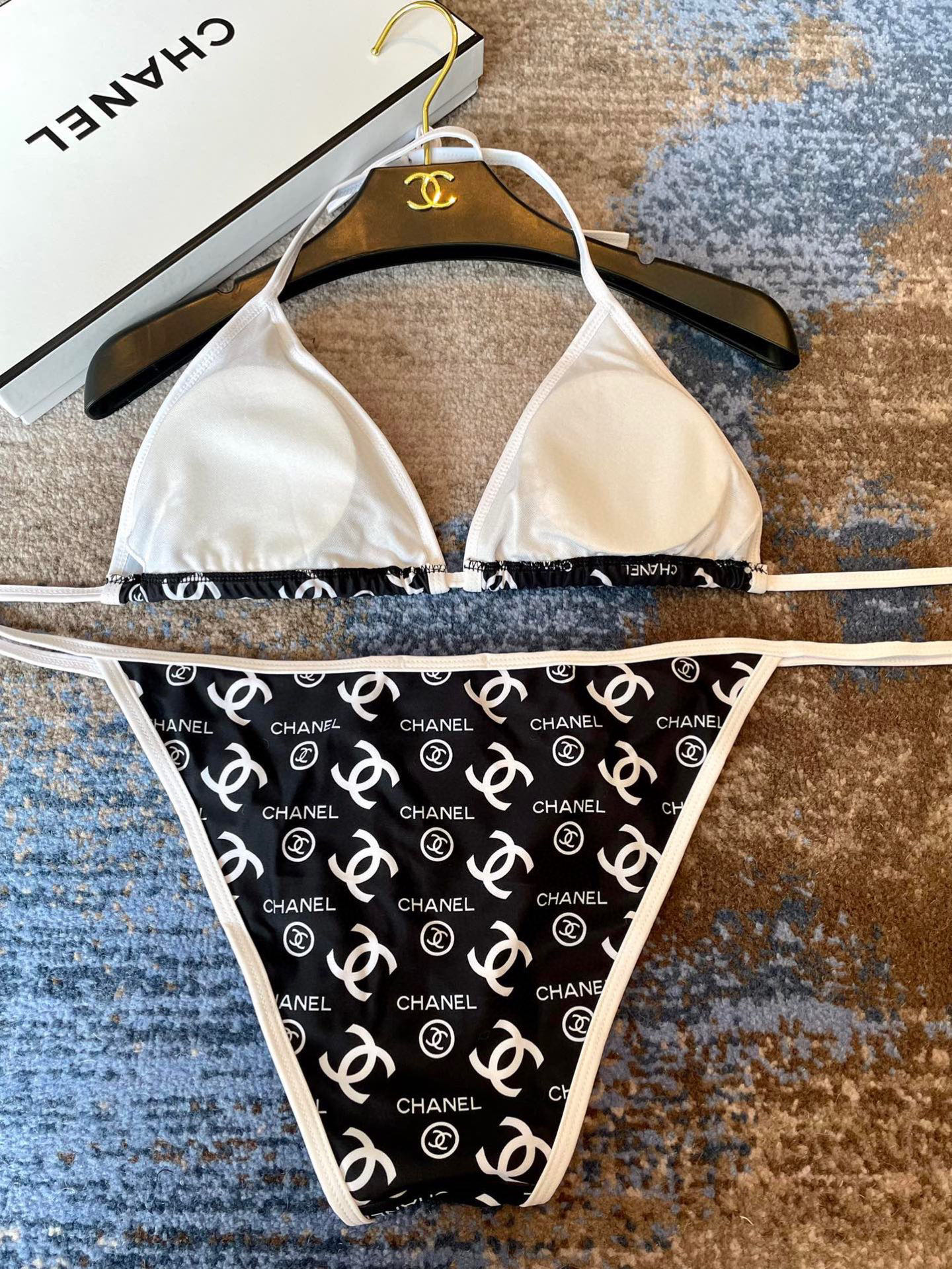  Chanel 香奈儿新款印花比基尼👙❤️😍🥰适合多种场景的游泳衣🏊‍♀️海边 游泳池 温泉 水上乐园 