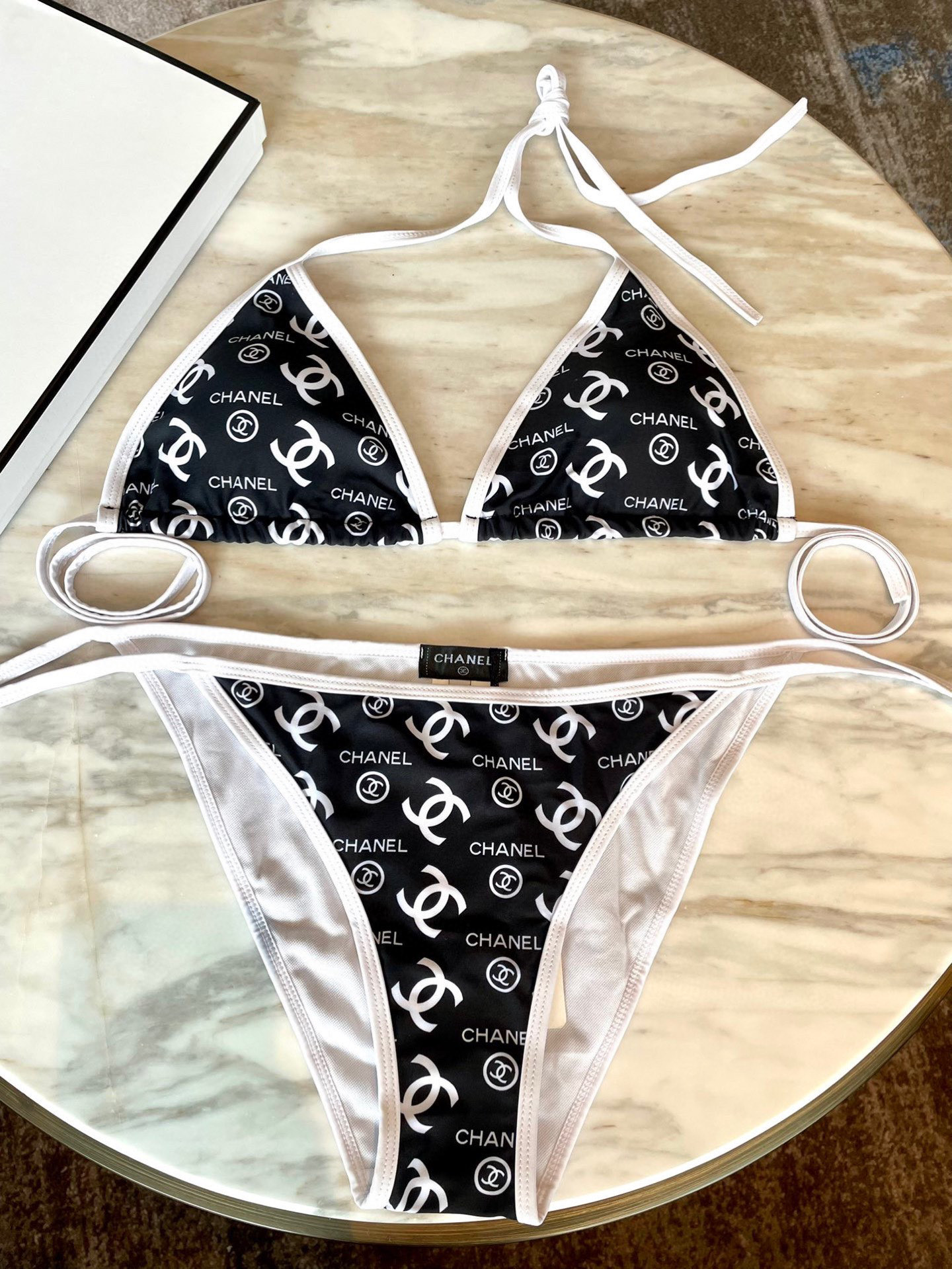  Chanel 香奈儿新款印花比基尼👙❤️😍🥰适合多种场景的游泳衣🏊‍♀️海边 游泳池 温泉 水上乐园 