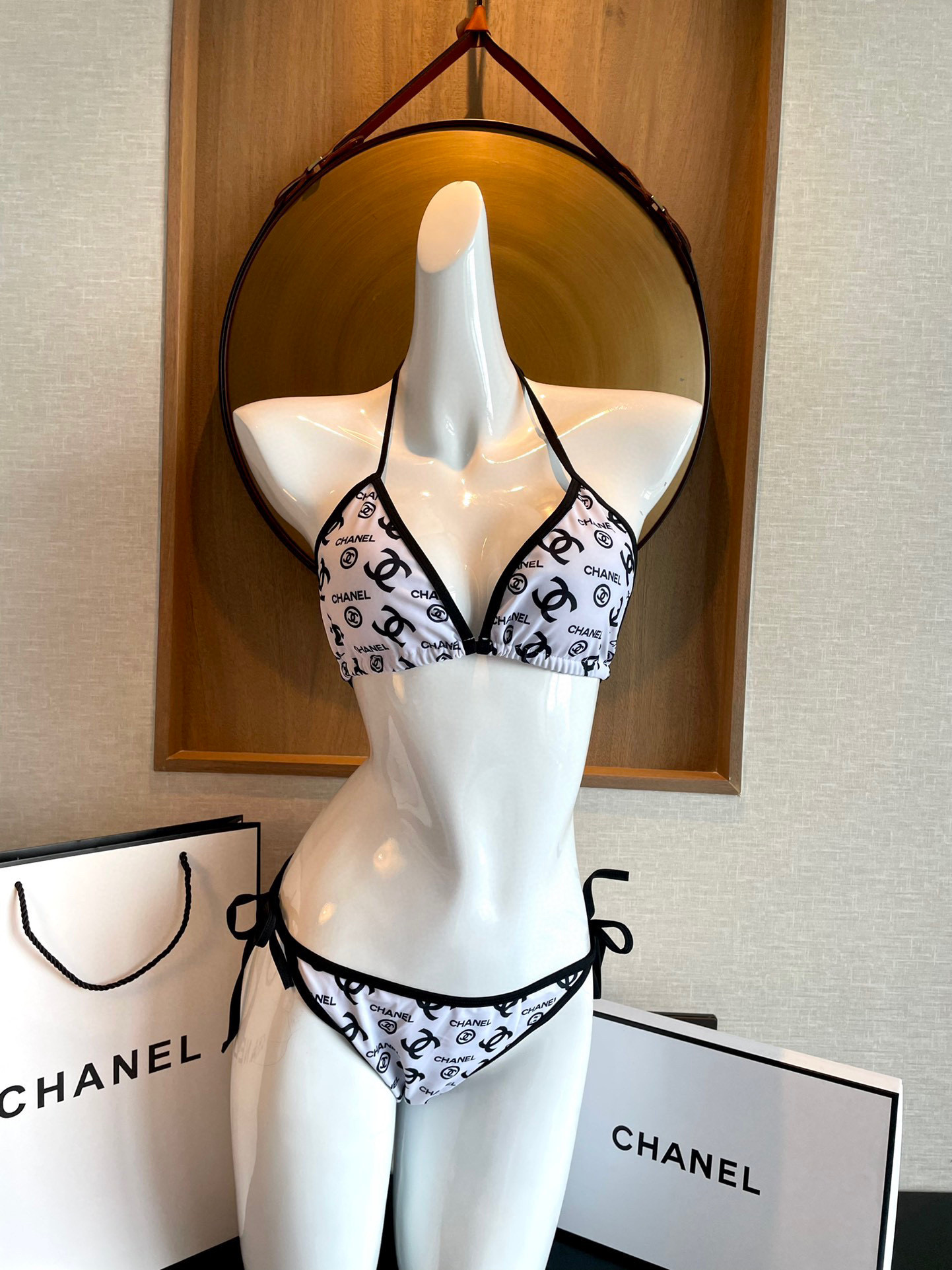  Chanel 香奈儿新款印花比基尼👙❤️😍🥰适合多种场景的游泳衣🏊‍♀️海边 游泳池 温泉 水上乐园 