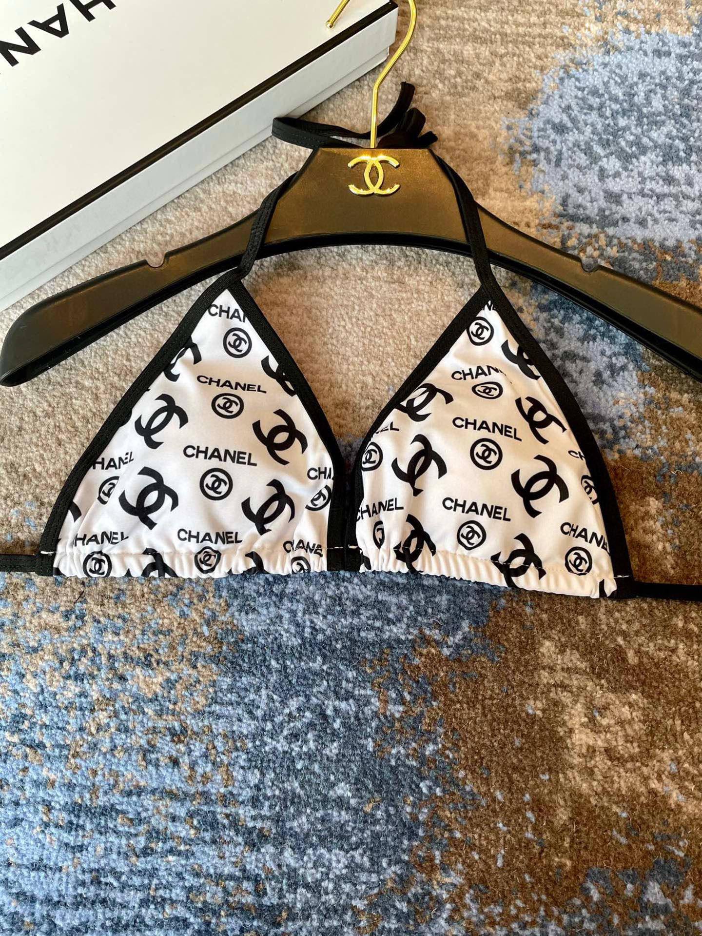  Chanel 香奈儿新款印花比基尼👙❤️😍🥰适合多种场景的游泳衣🏊‍♀️海边 游泳池 温泉 水上乐园 