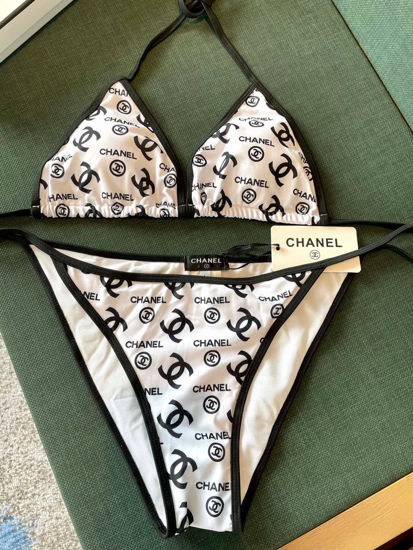 Chanel 香奈儿新款印花比基尼👙❤️😍🥰适合多种场景的游泳衣🏊‍♀️海边 游泳池 温泉 水上乐园 