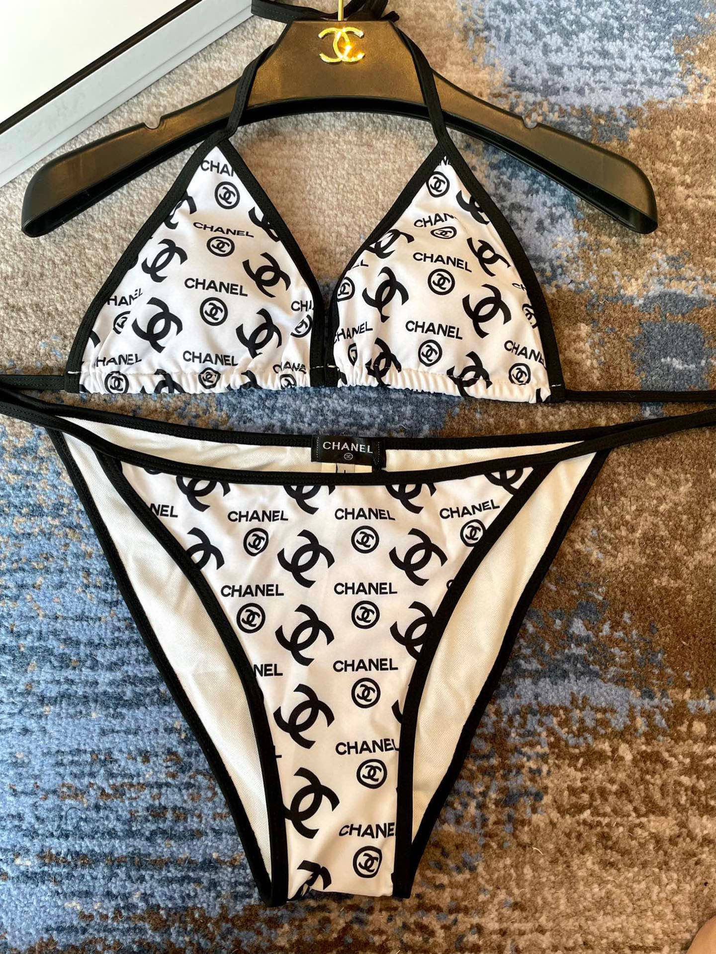  Chanel 香奈儿新款印花比基尼👙❤️😍🥰适合多种场景的游泳衣🏊‍♀️海边 游泳池 温泉 水上乐园 