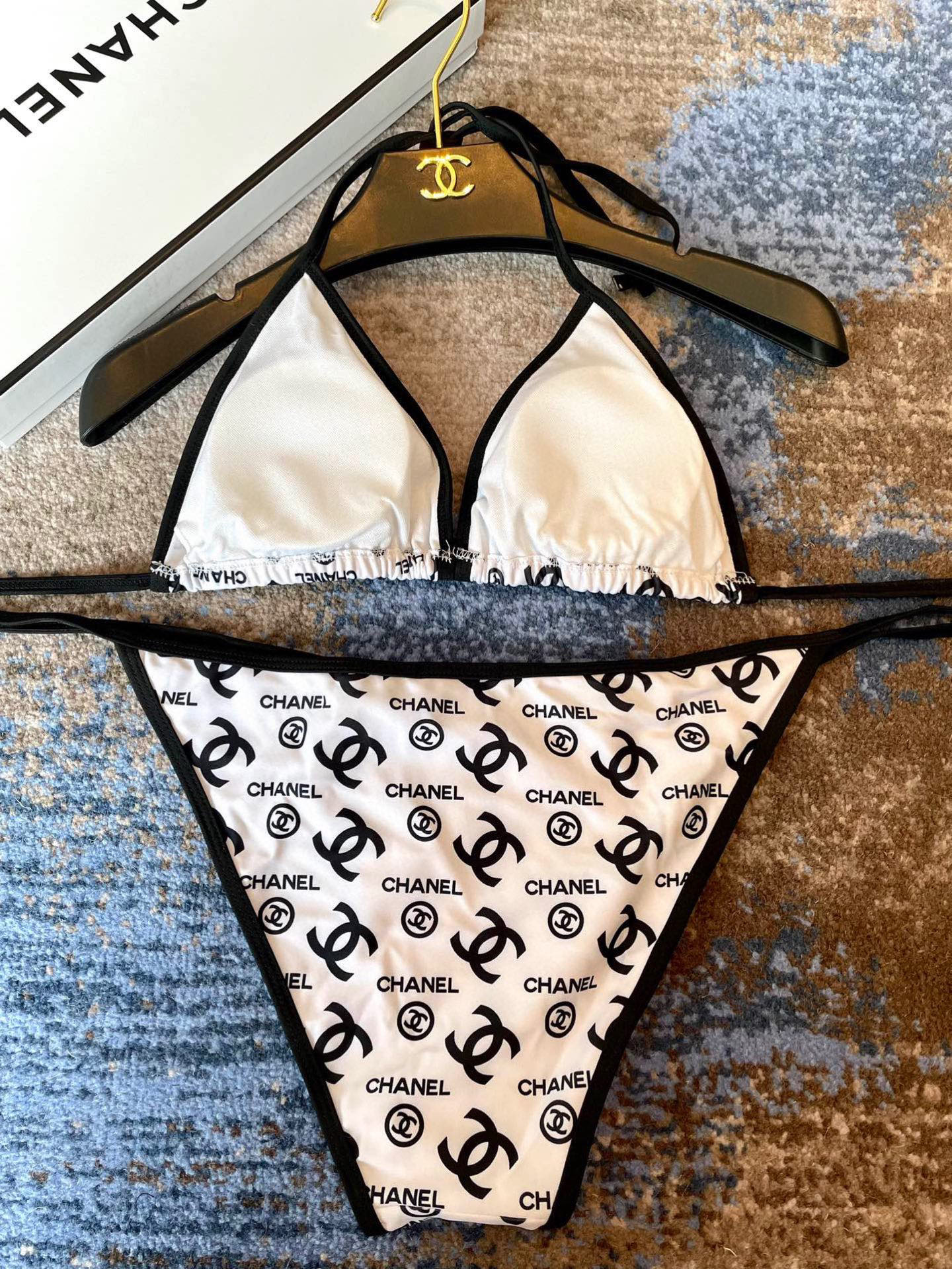  Chanel 香奈儿新款印花比基尼👙❤️😍🥰适合多种场景的游泳衣🏊‍♀️海边 游泳池 温泉 水上乐园 