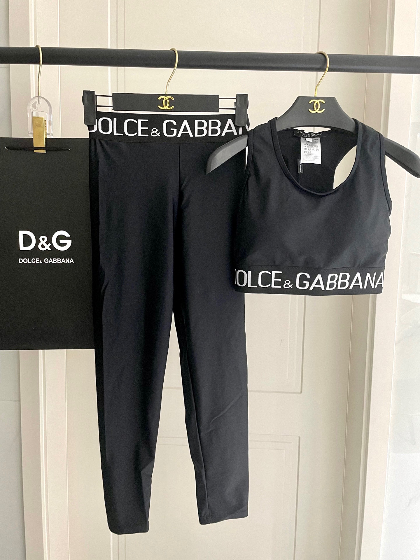 NO:374494,DG's new high elastic fitness short yoga suit sports suit~small vest slim butt lifting to make it look slim and leggings S M LXl swimsuits and swimsuits bikini, swimsuits, swimsuits, bikinis19860909DG新款高弹力健身短款瑜伽服运动套装~小背心修身提臀显瘦打底裤脚 S M LXl 泳衣泳裤比基尼,泳衣，泳裤，比基尼,swimsuits,bikinis,accessory