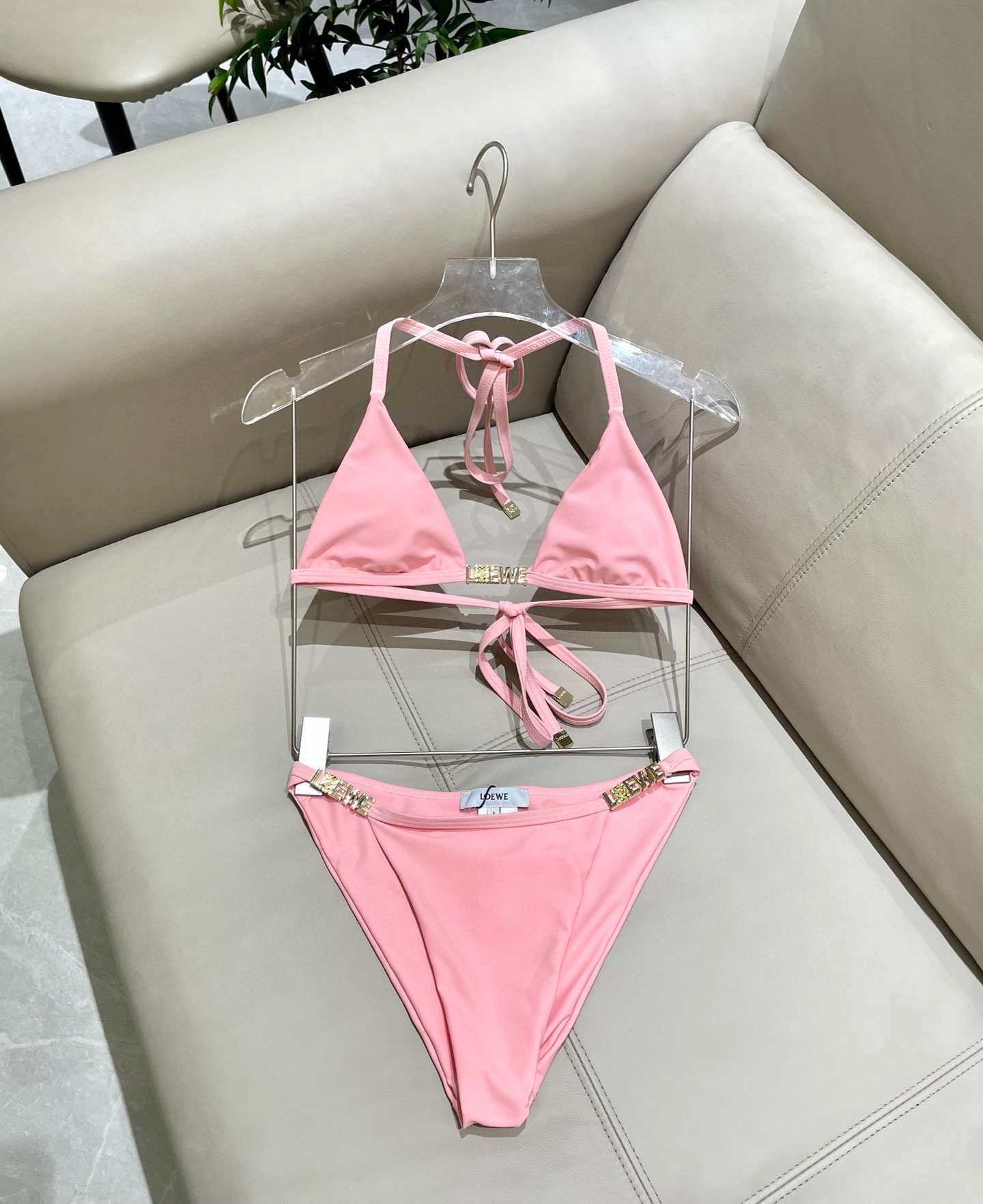  罗意威新款比基尼泳衣  定制对吧版五金 😍🥰适合多种场景的游泳衣🏊‍♀️海边 游泳池 温泉 水上乐园 
