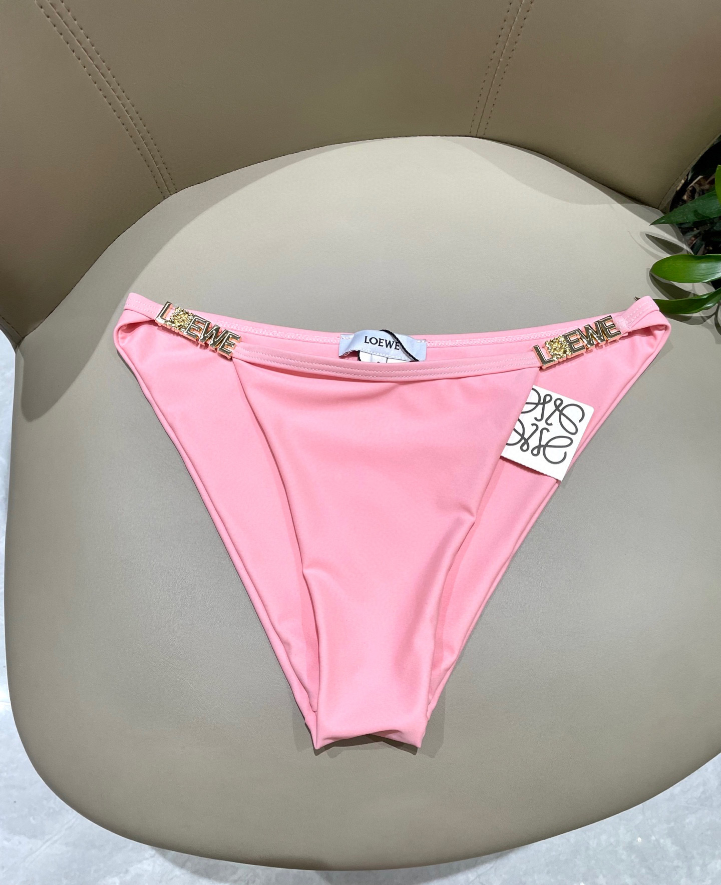  罗意威新款比基尼泳衣  定制对吧版五金 😍🥰适合多种场景的游泳衣🏊‍♀️海边 游泳池 温泉 水上乐园 