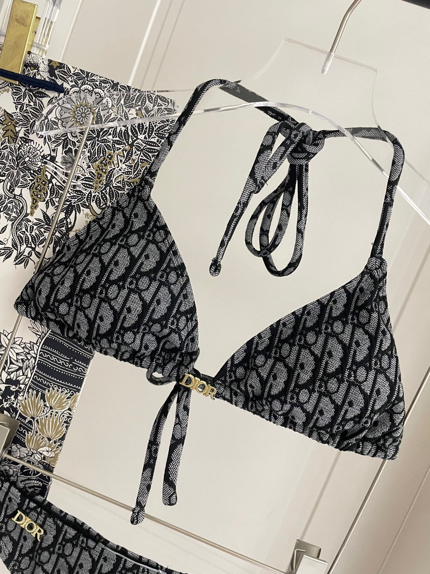  Dior新款提花连体体式泳衣👙❤️😍🥰适合多种场景的游泳衣🏊‍♀️海边 游泳池 温泉 水上乐园 漂流都