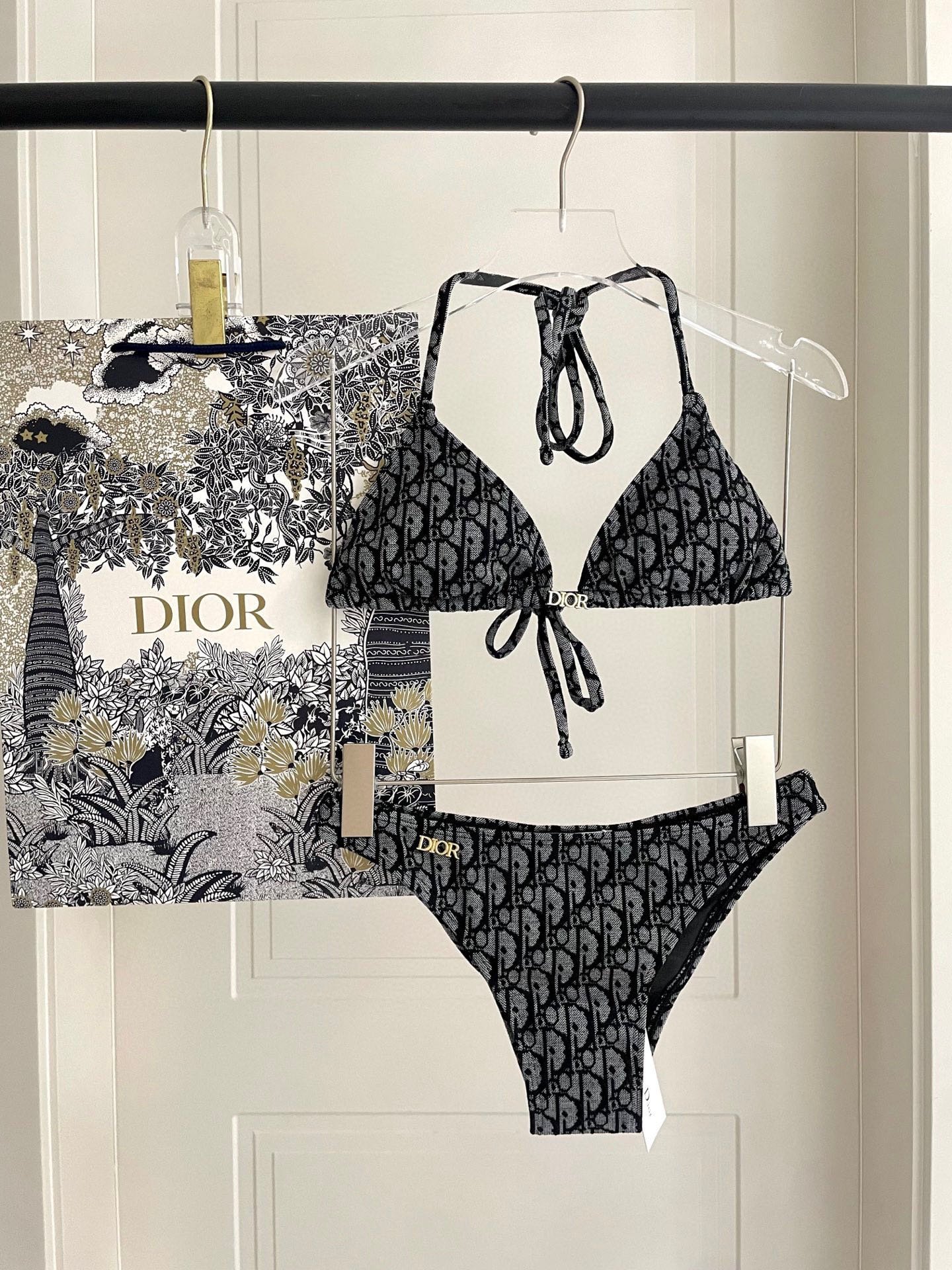  Dior新款提花连体体式泳衣👙❤️😍🥰适合多种场景的游泳衣🏊‍♀️海边 游泳池 温泉 水上乐园 漂流都