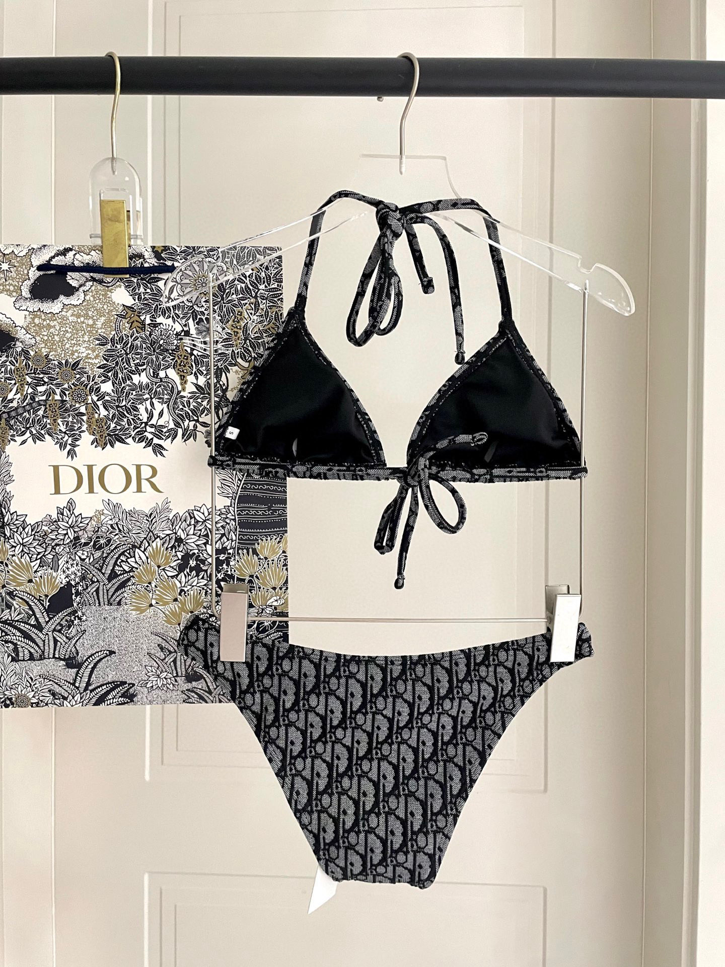  Dior新款提花连体体式泳衣👙❤️😍🥰适合多种场景的游泳衣🏊‍♀️海边 游泳池 温泉 水上乐园 漂流都