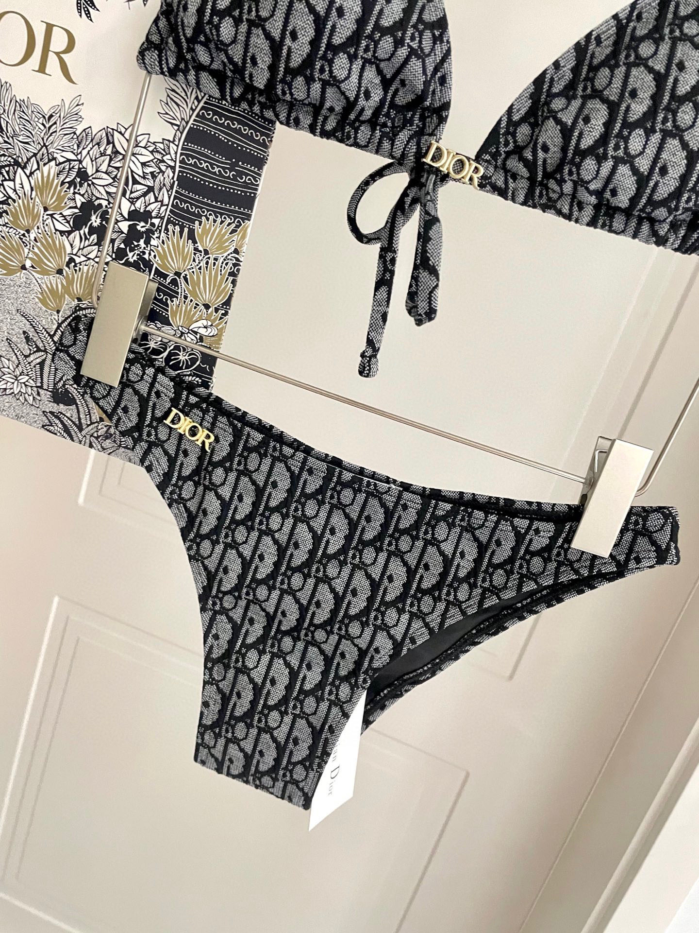  Dior新款提花连体体式泳衣👙❤️😍🥰适合多种场景的游泳衣🏊‍♀️海边 游泳池 温泉 水上乐园 漂流都