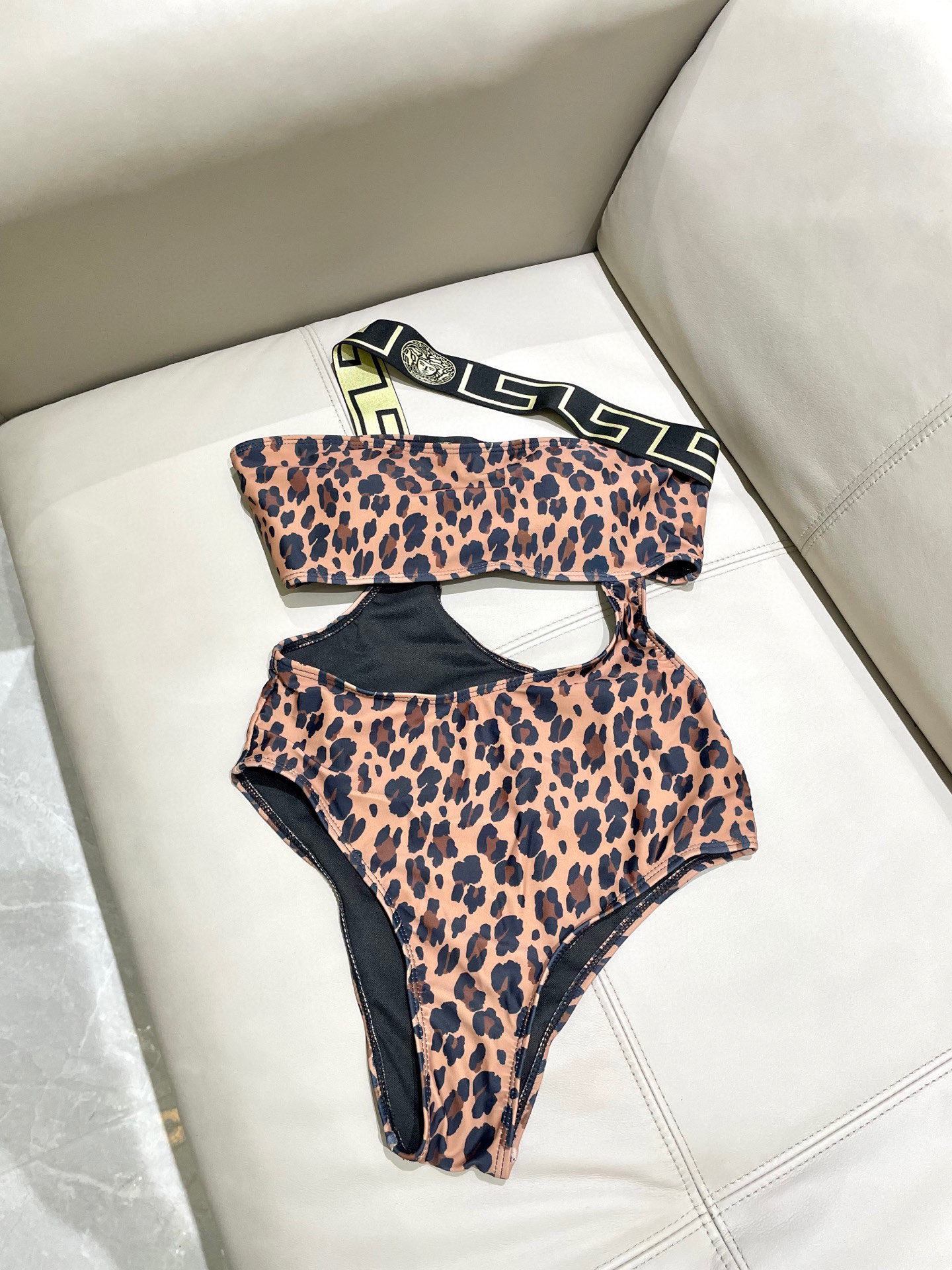  范思哲连体泳衣👙❤️😍🥰适合多种场景的游泳衣🏊‍♀️海边 游泳池 温泉 水上乐园 漂流都可以😌内搭外穿