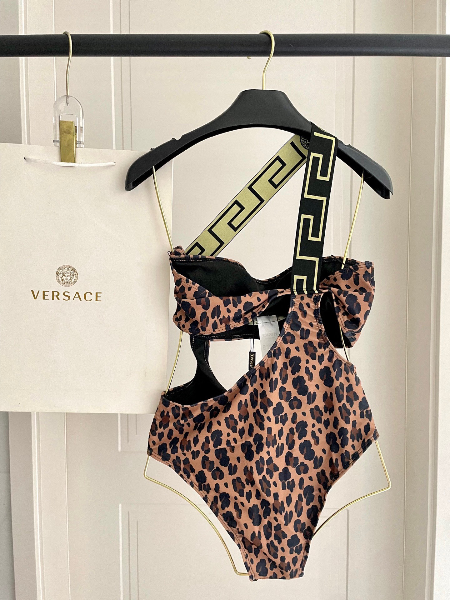  范思哲连体泳衣👙❤️😍🥰适合多种场景的游泳衣🏊‍♀️海边 游泳池 温泉 水上乐园 漂流都可以😌内搭外穿