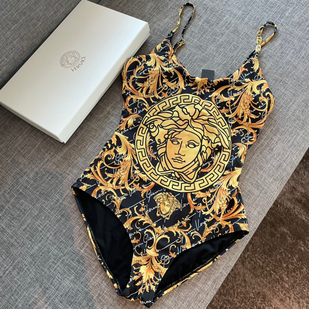  范思哲 印花专柜新款（带胸垫）😍🥰适合多种场景的游泳衣🏊‍♀️海边 游泳池 温泉 水上乐园 漂流都可以