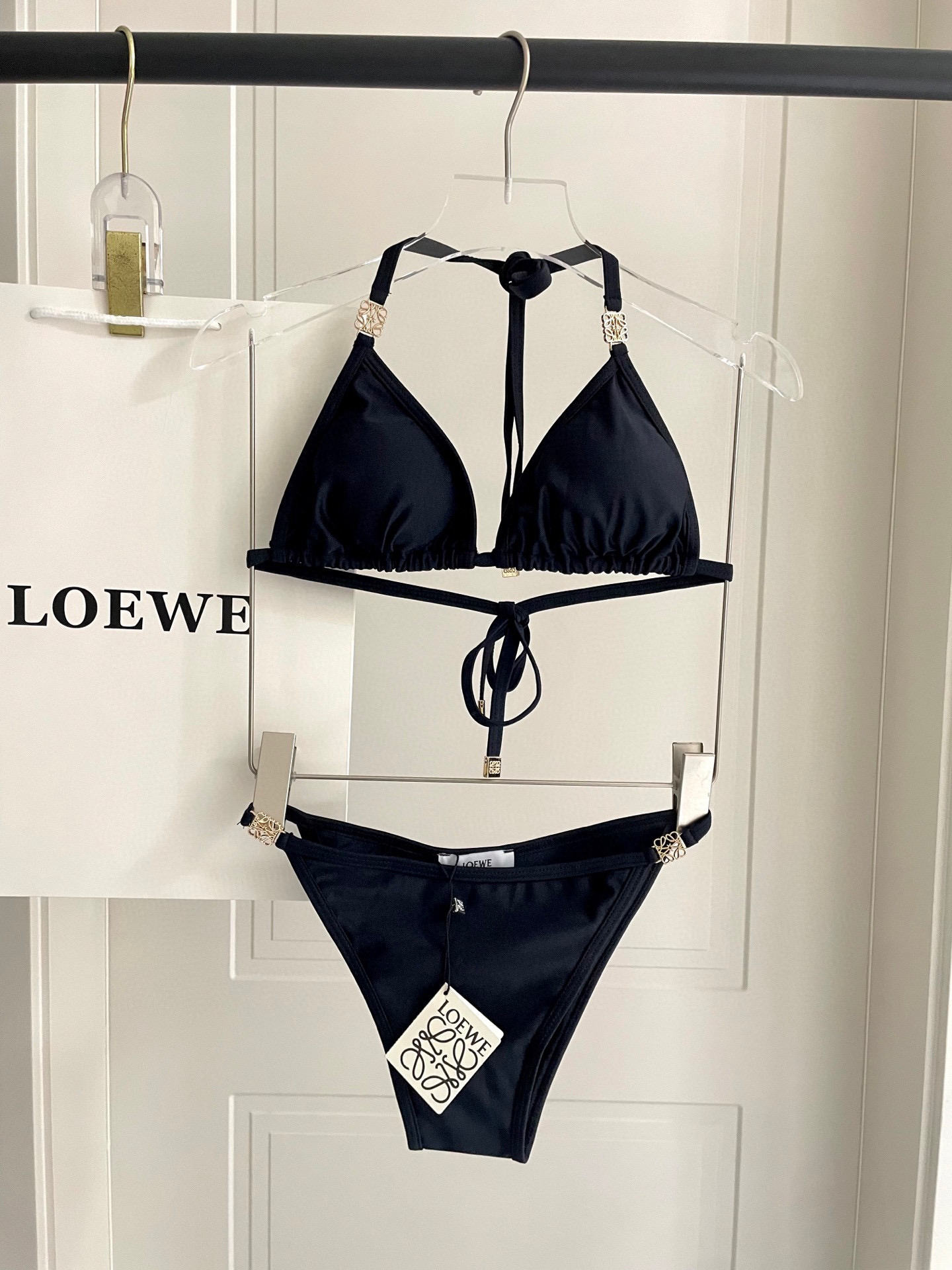NO:374607,80 Loewe's new split pair hardware is suitable for swimsuits that are suitable for a variety of scenes. ♀Seaside, swimming pool, hot spring, water park. Rafting can be worn inside. The one-piece design covers the flesh and looks tall. The abdomen is a little fleshy and does not affect our beauty. The fabric is breathable and comfortable. The quick-drying elastic swimsuit is easier to clean. S M L Xl swimsuits, swimsuits, bikinis1986090980 Loewe新款分体对版五金适合多种场景的游泳衣♀海边 游泳池 温泉 水上乐园 漂流都可以内搭也完全可以 连体设计遮肉显高挑 腹部有点肉肉也不影响咱美美的 面料透气舒适.速干弹性的游泳衣更加帖肤易清洗 码数S M L Xl 泳衣泳裤比基尼,泳衣，泳裤，比基尼,loewe,swimsuits,bikinis,accessory