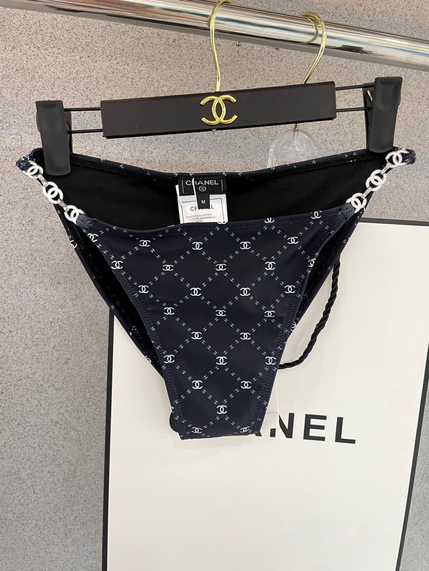  Chanel新款比基尼👙❤️😍🥰适合多种场景的游泳衣🏊‍♀️海边 游泳池 温泉 水上乐园 漂流都可以😌