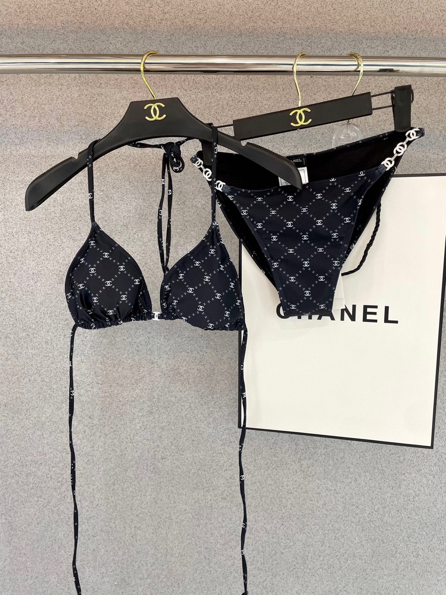  Chanel新款比基尼👙❤️😍🥰适合多种场景的游泳衣🏊‍♀️海边 游泳池 温泉 水上乐园 漂流都可以😌