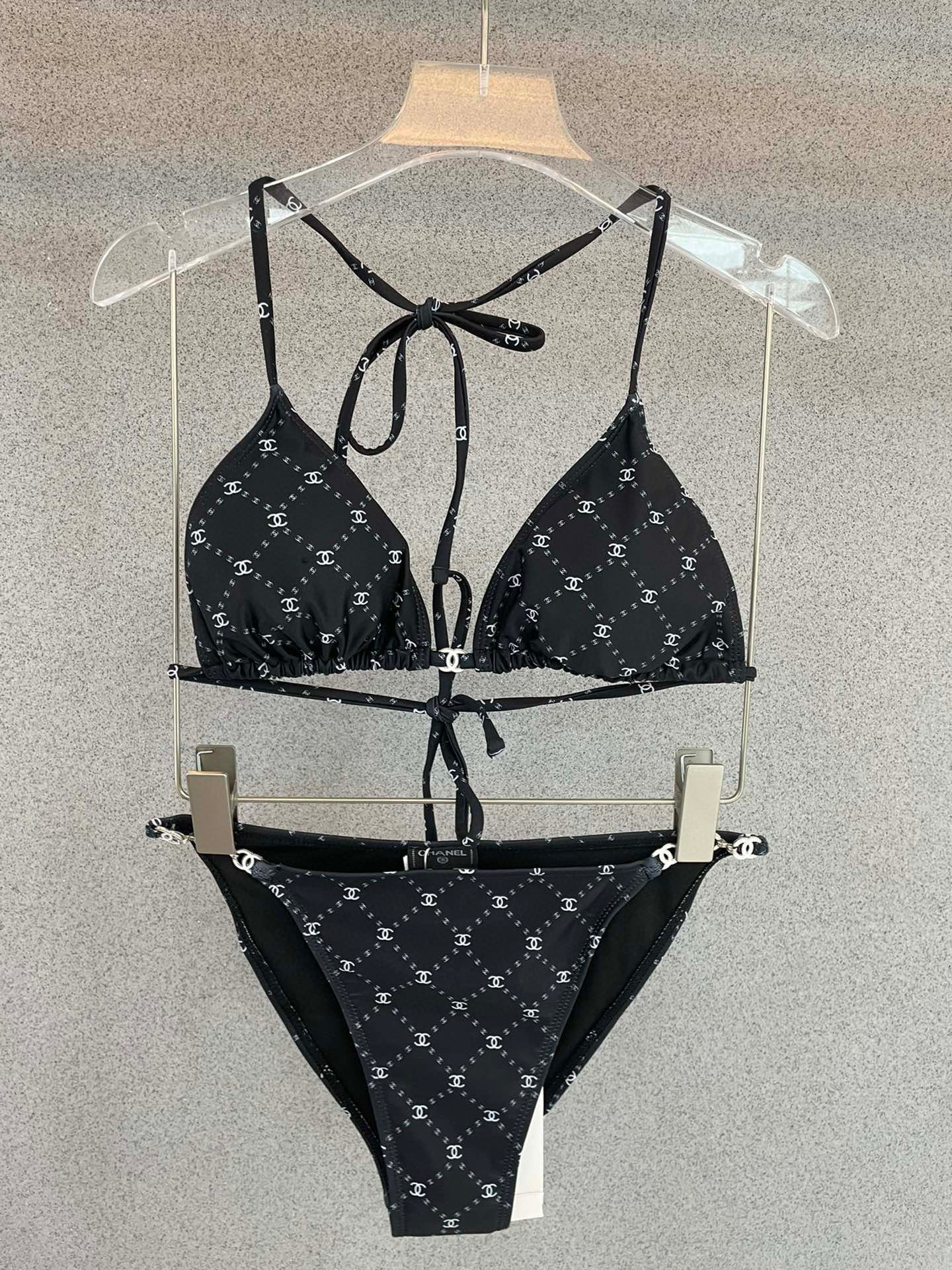  Chanel新款比基尼👙❤️😍🥰适合多种场景的游泳衣🏊‍♀️海边 游泳池 温泉 水上乐园 漂流都可以😌