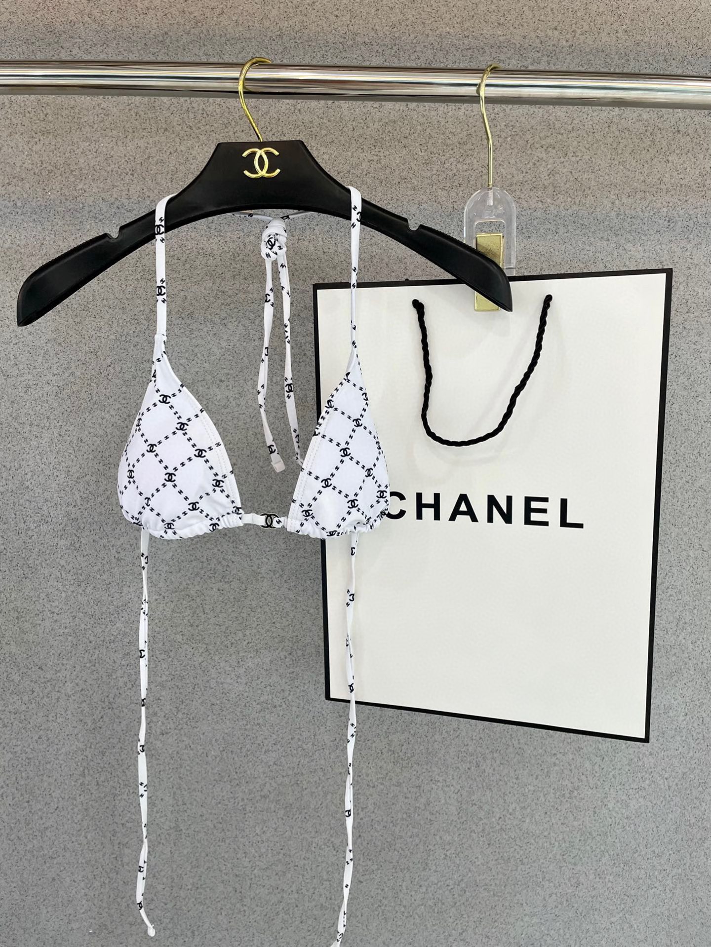  Chanel新款比基尼👙❤️😍🥰适合多种场景的游泳衣🏊‍♀️海边 游泳池 温泉 水上乐园 漂流都可以😌