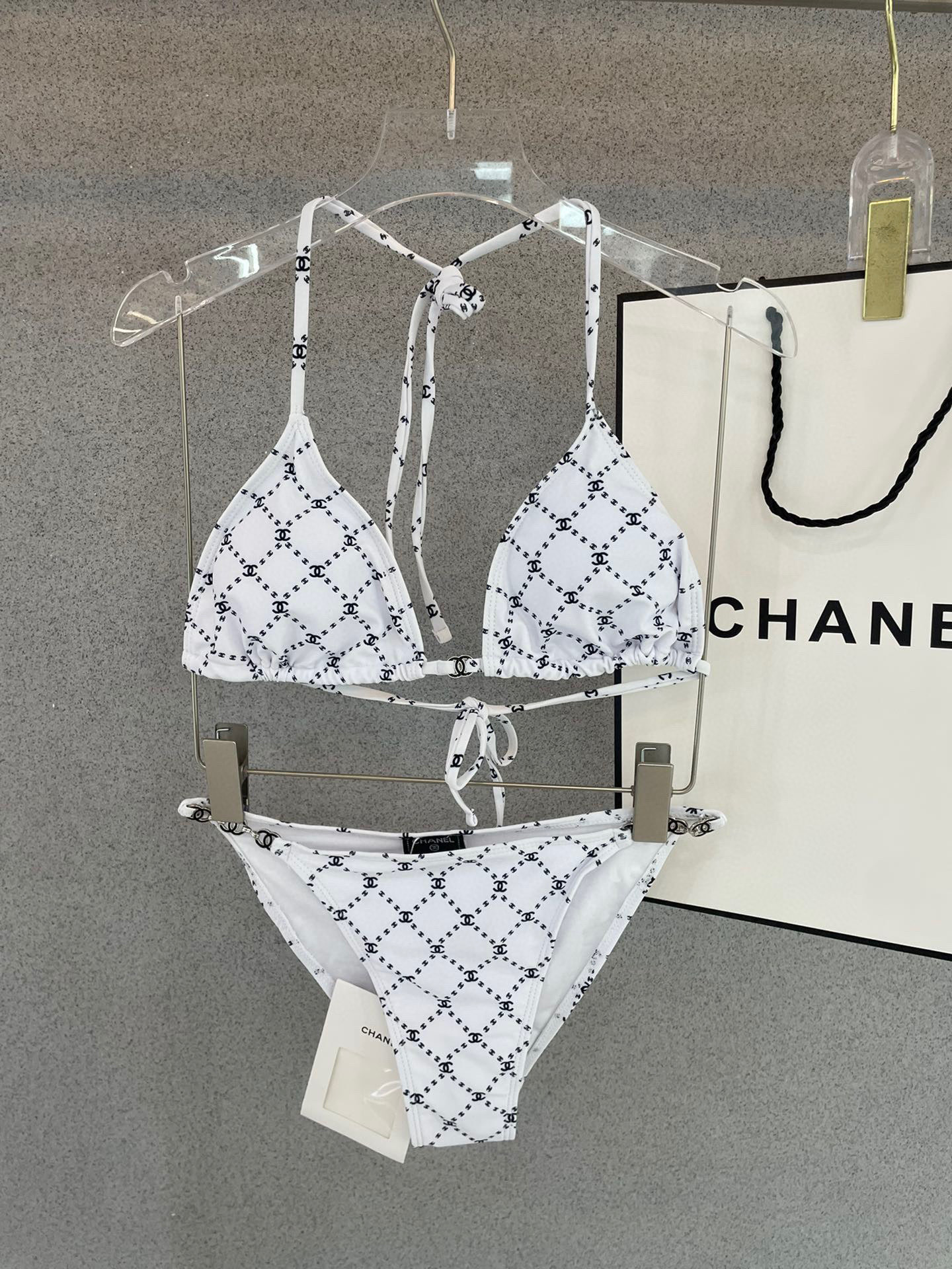  Chanel新款比基尼👙❤️😍🥰适合多种场景的游泳衣🏊‍♀️海边 游泳池 温泉 水上乐园 漂流都可以😌