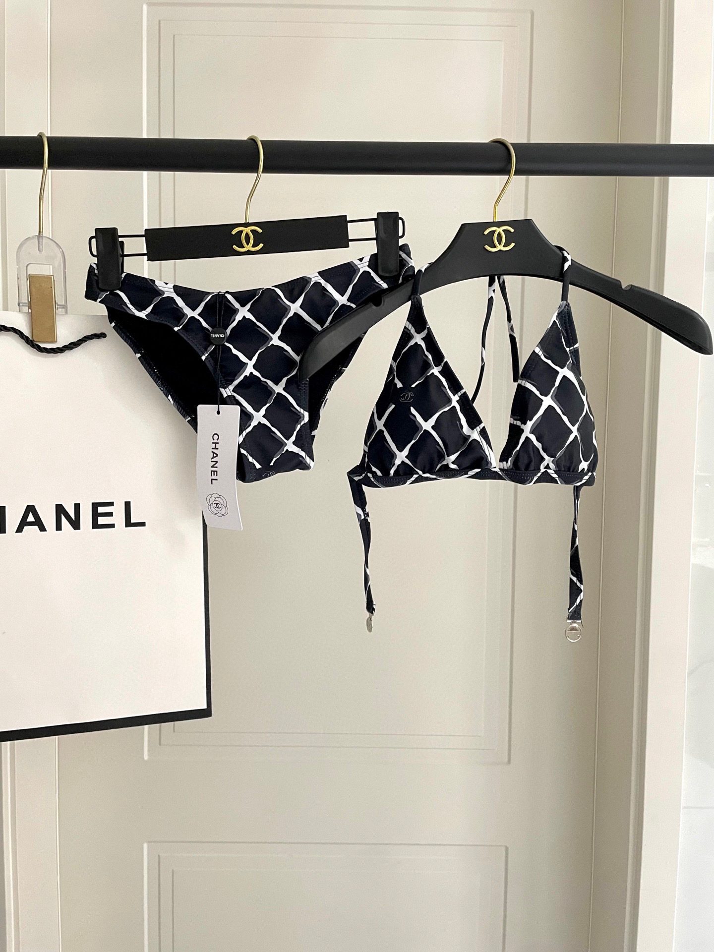  Chanel新款比基尼泳衣👙❤️😍🥰适合多种场景的游泳衣🏊‍♀️海边 游泳池 温泉 水上乐园 漂流都可