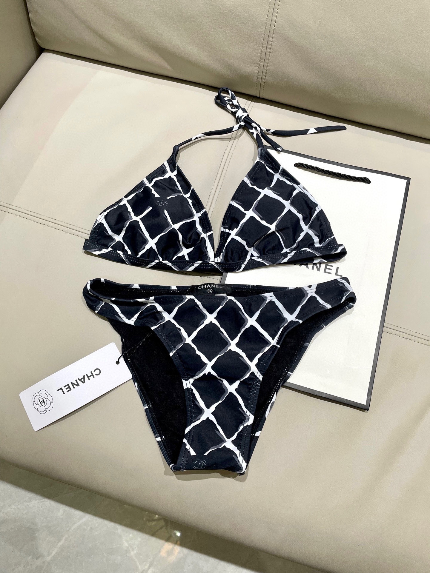  Chanel新款比基尼泳衣👙❤️😍🥰适合多种场景的游泳衣🏊‍♀️海边 游泳池 温泉 水上乐园 漂流都可