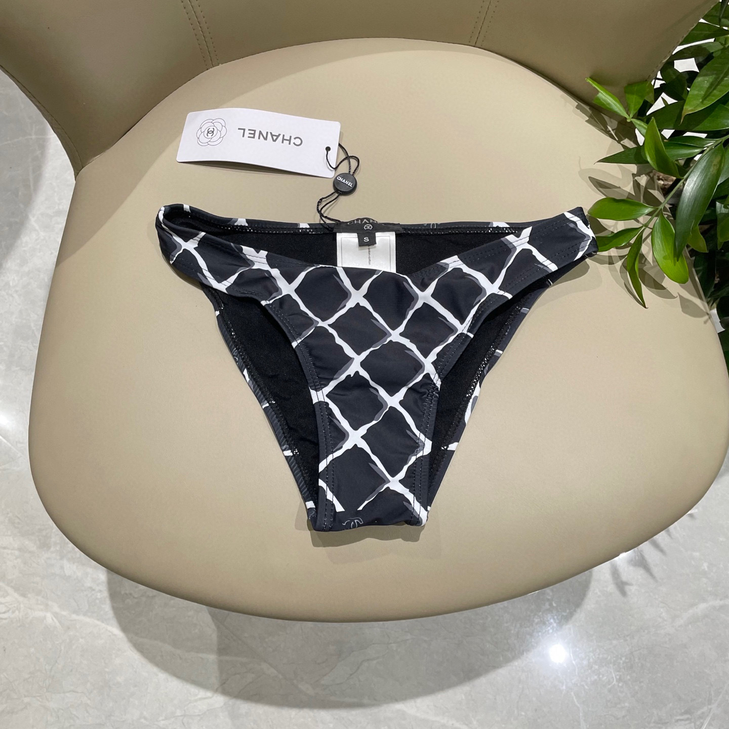  Chanel新款比基尼泳衣👙❤️😍🥰适合多种场景的游泳衣🏊‍♀️海边 游泳池 温泉 水上乐园 漂流都可