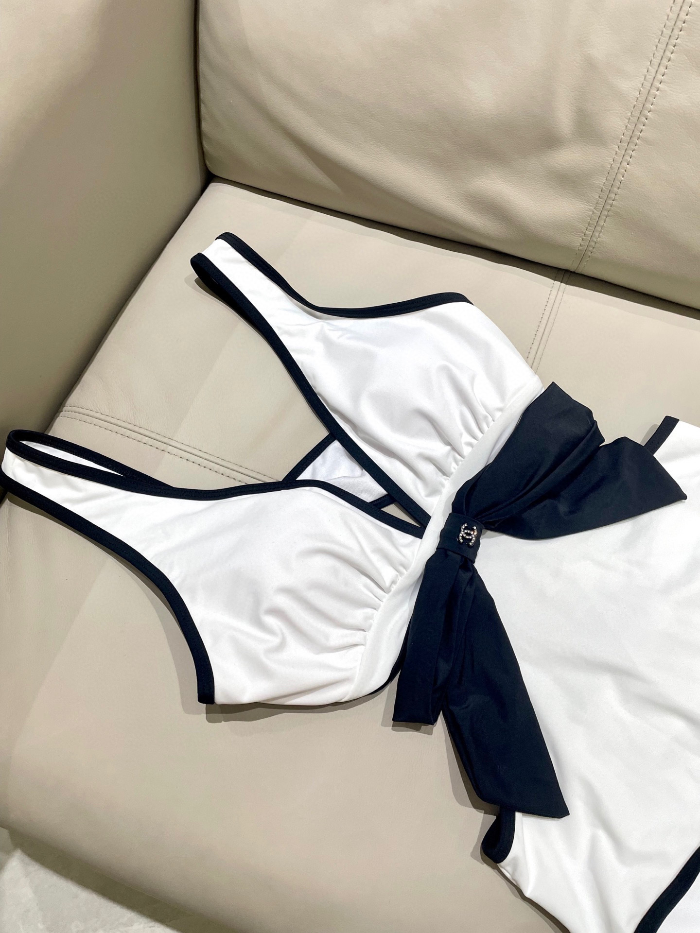  Chanel新款连体😍🥰适合多种场景的游泳衣🏊‍♀️海边 游泳池 温泉 水上乐园 漂流都可以😌内搭也完