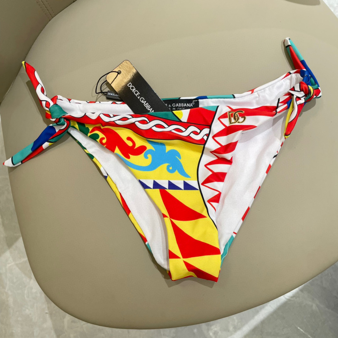  DG新款比基尼👙❤️😍🥰适合多种场景的游泳衣🏊‍♀️海边 游泳池 温泉 水上乐园 漂流都可以😌内搭外穿