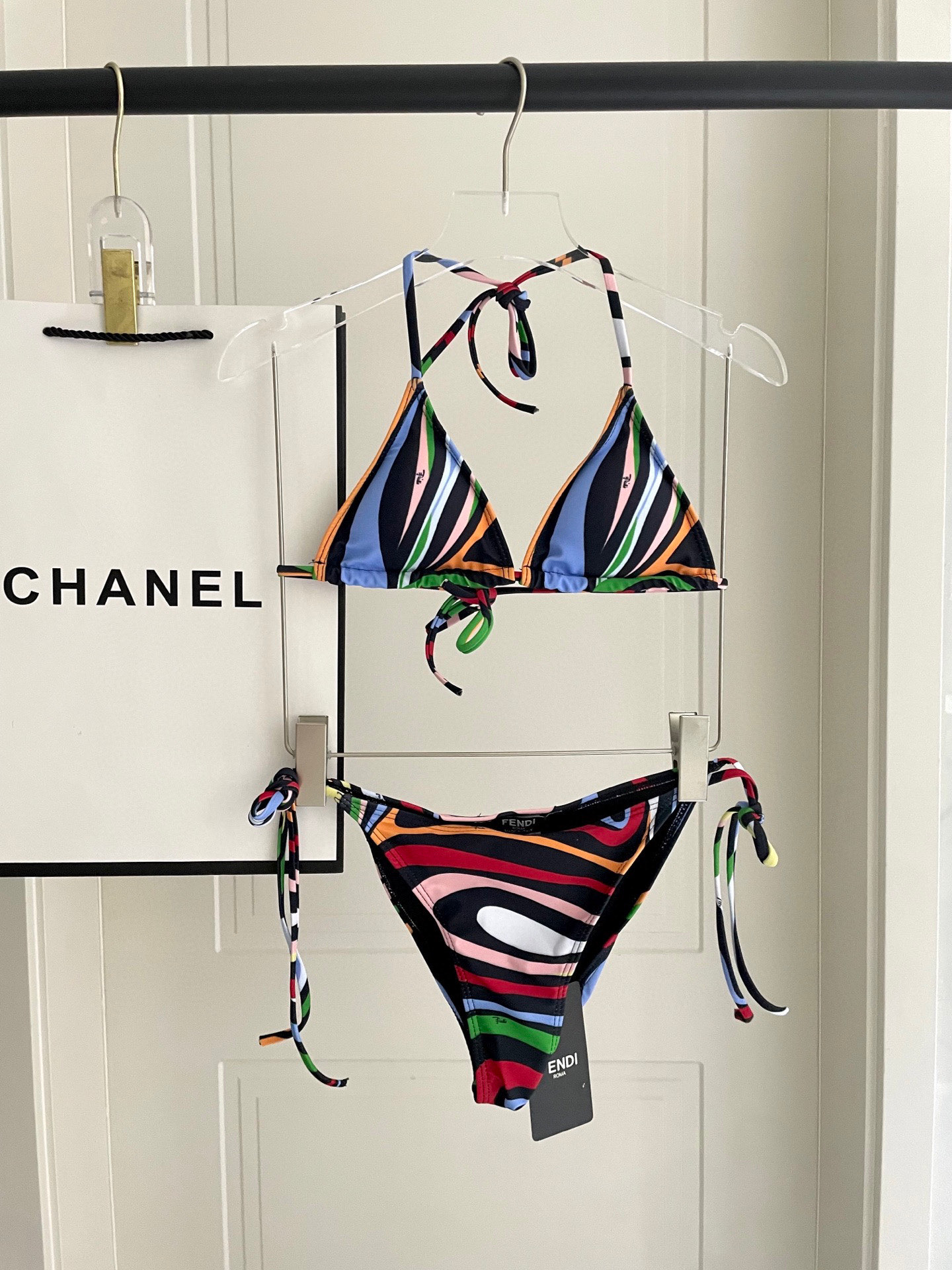 NO:375075,Pucci split bikini suitable for swimsuits in many scenarios♀Seaside, swimming pool, hot spring, water park, rafting can be worn inside, one-piece design covers the flesh and looks tall, and the abdomen is a little fleshy, and it does not affect our beauty. The back design reveals the beautiful back. The fabric is breathable and comfortable. The quick-drying elastic swimsuit is easier to clean. S M L Xl swimsuits, swimsuits, bikinis19860909Pucci 分体比基尼适合多种场景的游泳衣♀海边 游泳池 温泉 水上乐园 漂流都可以内搭也完全可以 连体设计遮肉显高挑 腹部有点肉肉也不影响咱美美的 背面设计大露美背 面料透气舒适.速干弹性的游泳衣更加帖肤易清洗 码数S M L Xl 泳衣泳裤比基尼,泳衣，泳裤，比基尼,swimsuits,bikinis,accessory