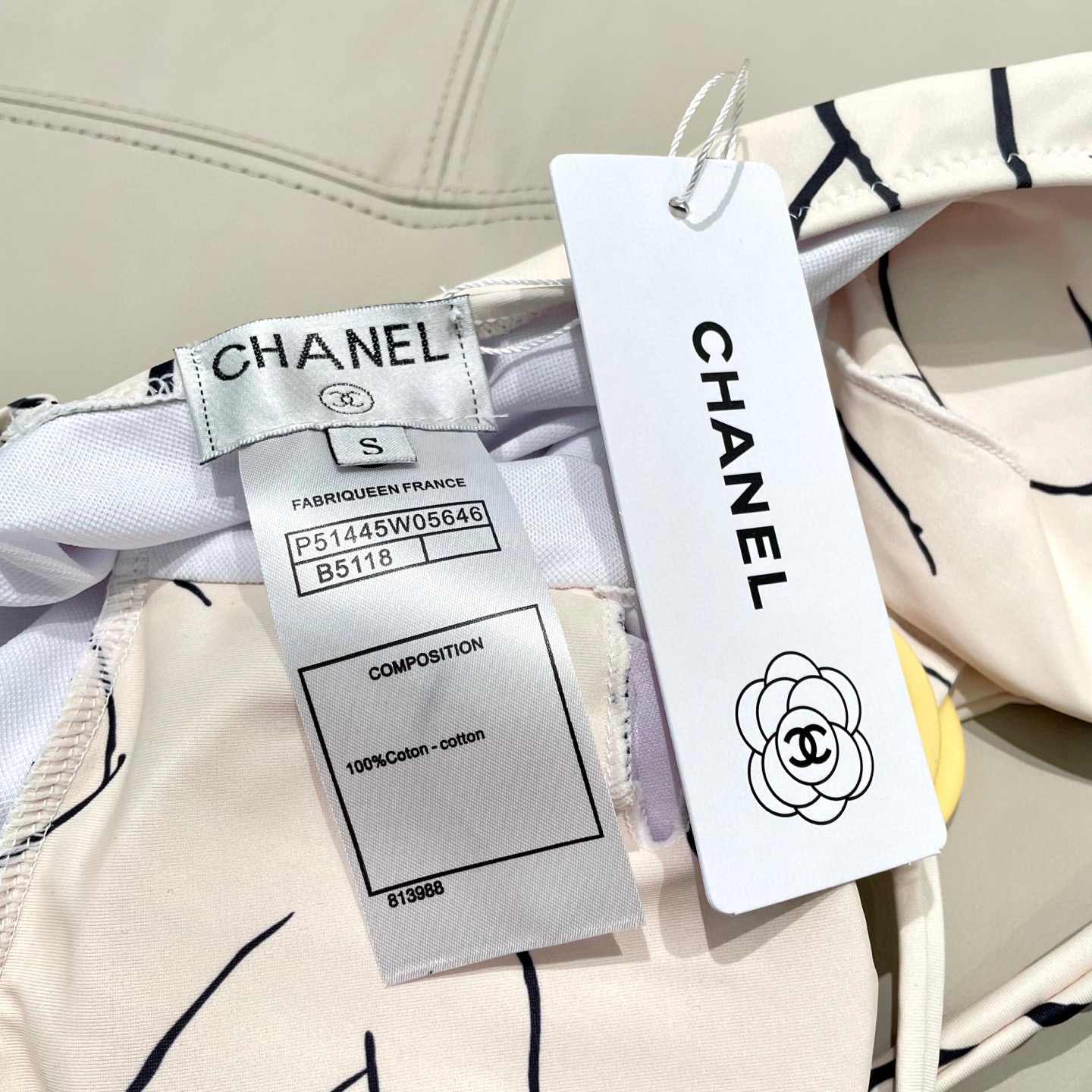  Chanel新款连体泳衣   时尚潮流款 😍🥰适合多种场景的游泳衣🏊‍♀️海边 游泳池 温泉 水上乐园