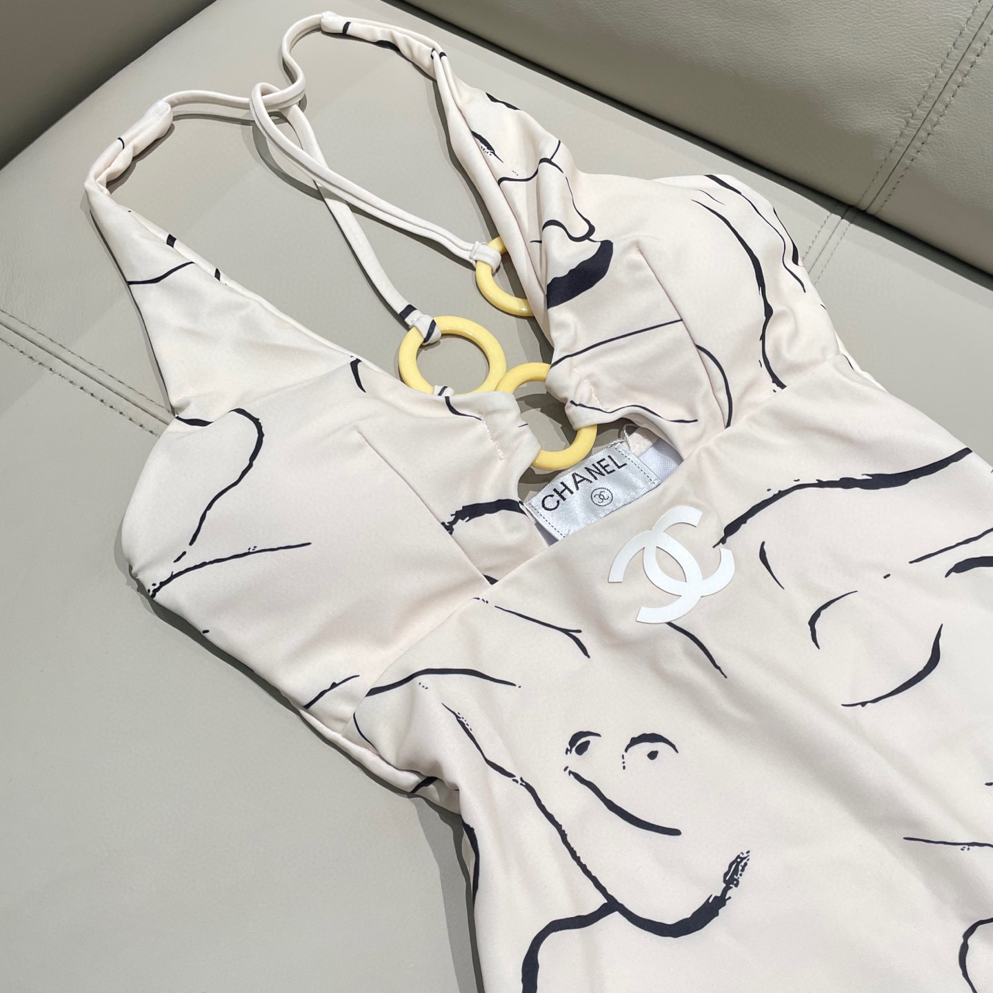  Chanel新款连体泳衣   时尚潮流款 😍🥰适合多种场景的游泳衣🏊‍♀️海边 游泳池 温泉 水上乐园