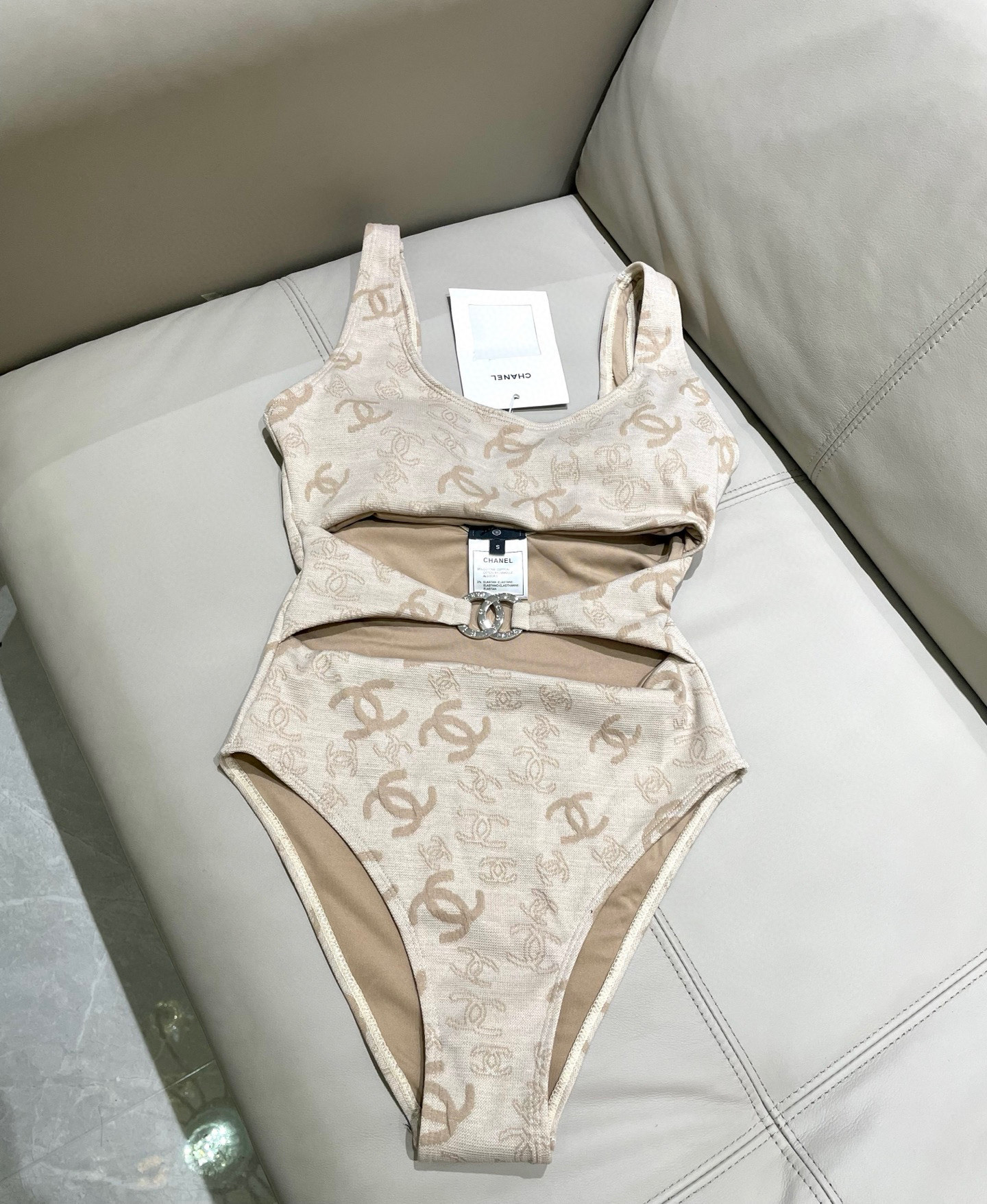  Chanel新款提花连体体式泳衣👙❤️😍🥰适合多种场景的游泳衣🏊‍♀️海边 游泳池 温泉 水上乐园 漂
