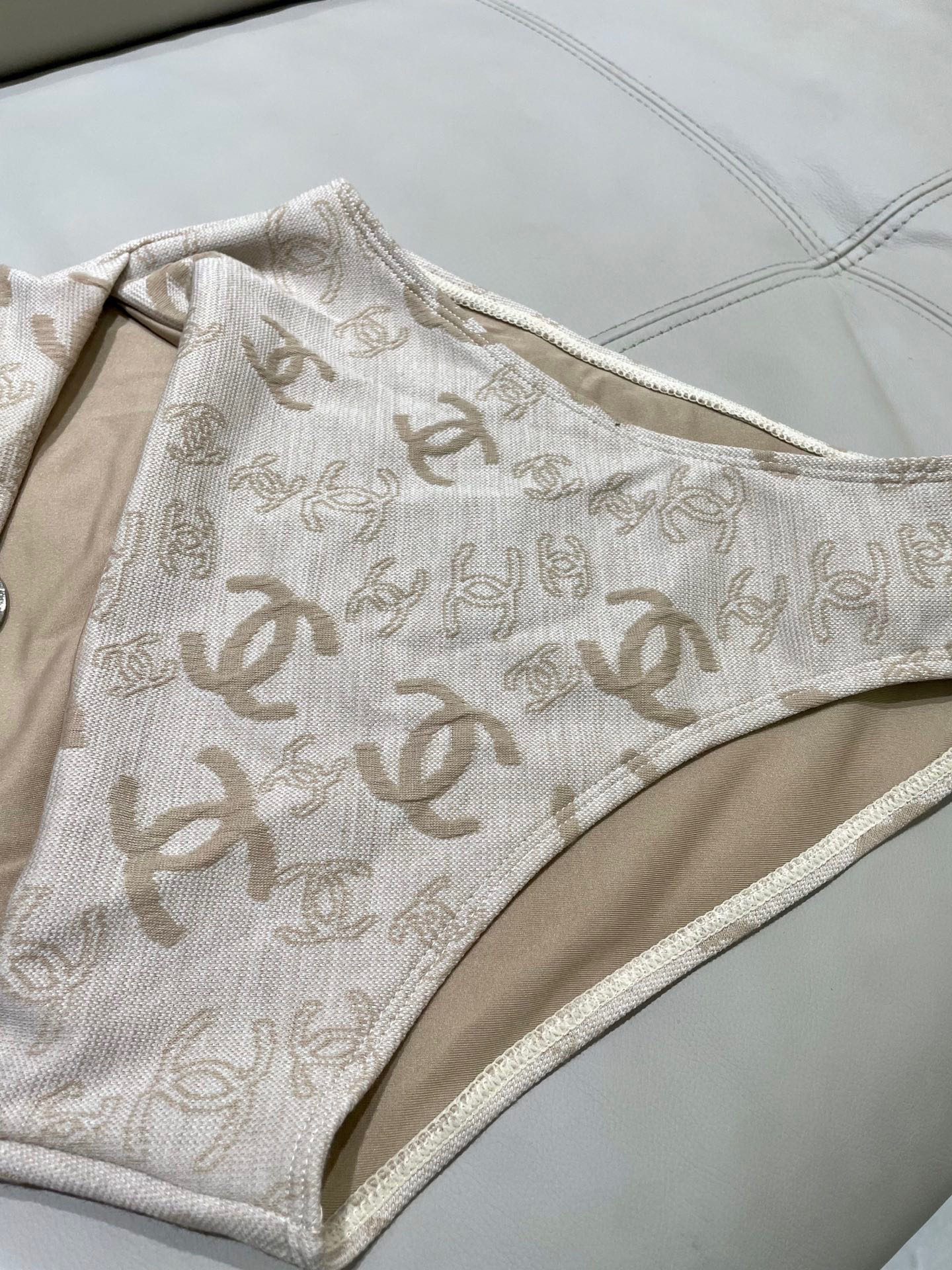  Chanel新款提花连体体式泳衣👙❤️😍🥰适合多种场景的游泳衣🏊‍♀️海边 游泳池 温泉 水上乐园 漂