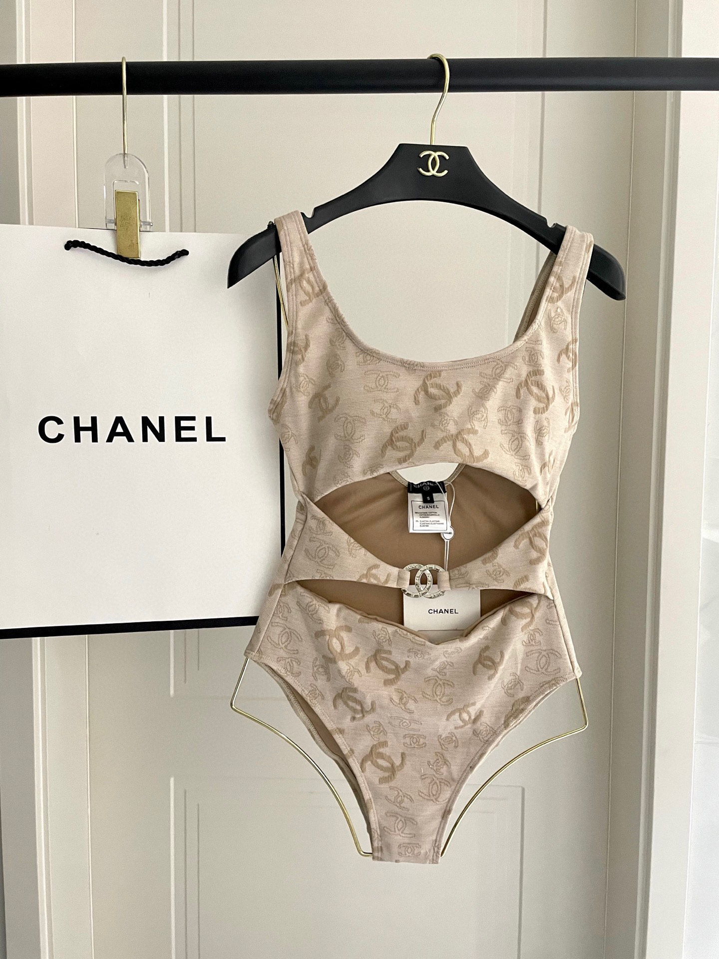  Chanel新款提花连体体式泳衣👙❤️😍🥰适合多种场景的游泳衣🏊‍♀️海边 游泳池 温泉 水上乐园 漂
