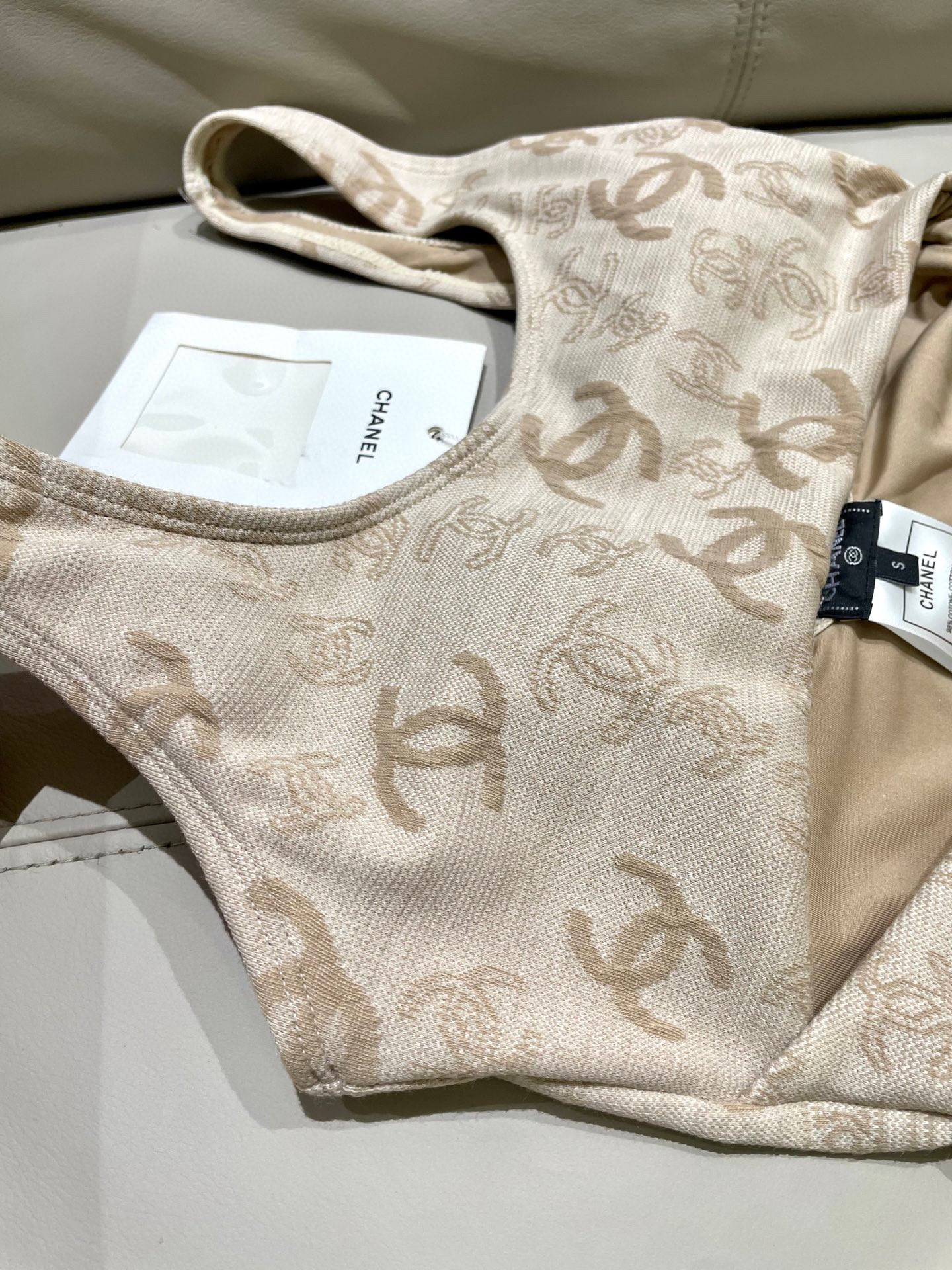  Chanel新款提花连体体式泳衣👙❤️😍🥰适合多种场景的游泳衣🏊‍♀️海边 游泳池 温泉 水上乐园 漂