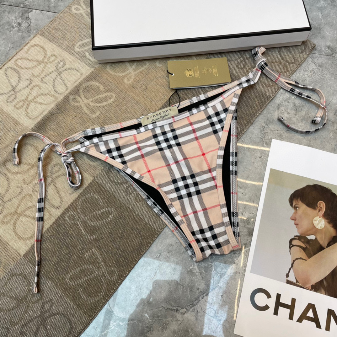  巴宝莉比基尼👙❤️😍🥰适合多种场景的游泳衣🏊‍♀️海边 游泳池 温泉 水上乐园 漂流都可以😌内搭外穿也